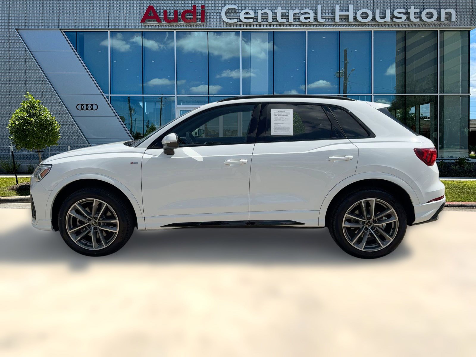 2025 Audi Q3 S line Premium photo 2