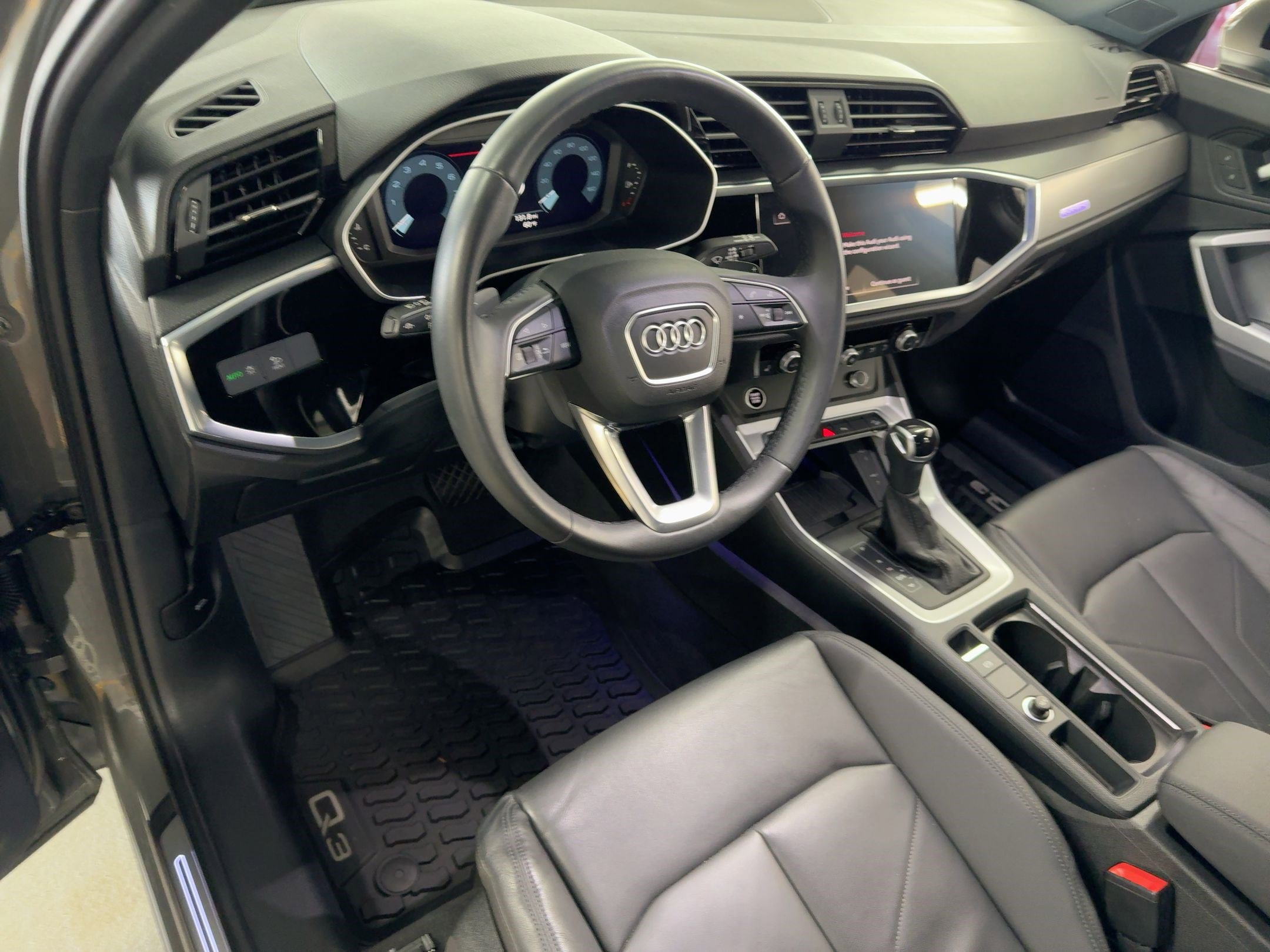 2023 Audi Q3 S line Premium Plus photo 3