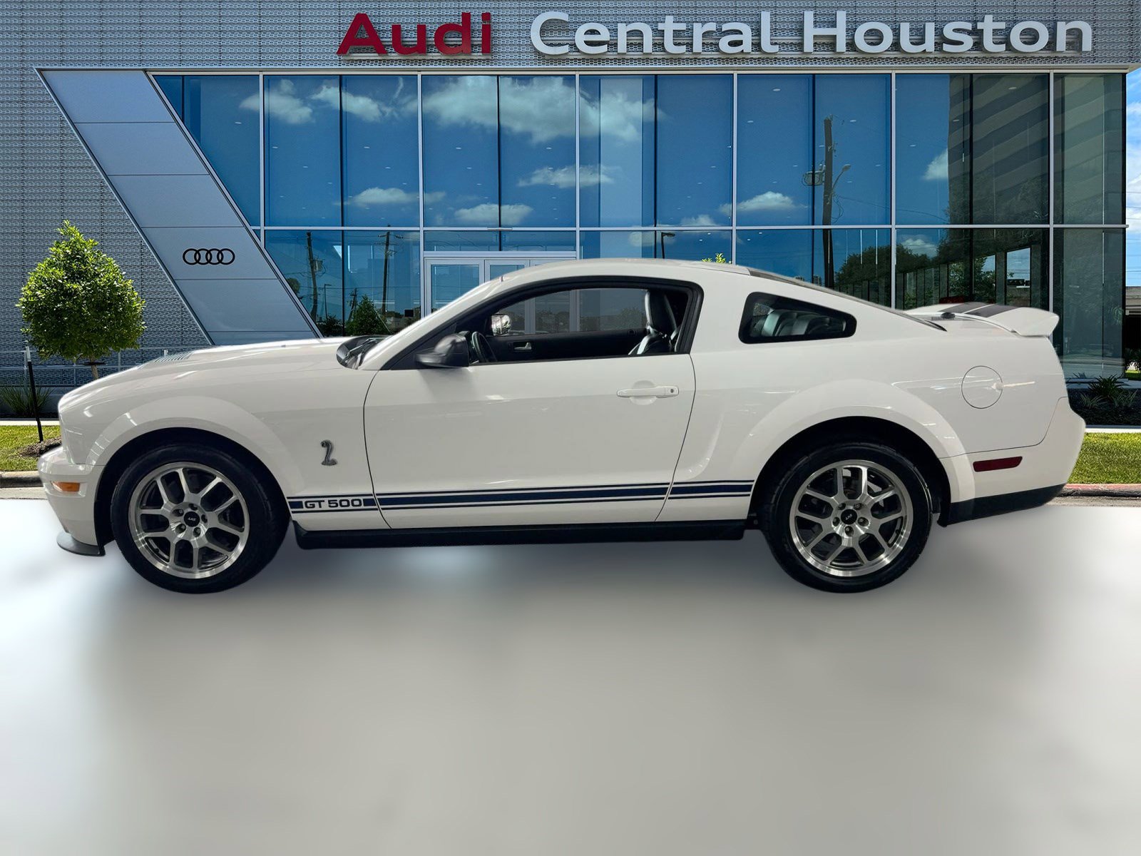 2008 Ford Mustang Shelby GT500 photo 2