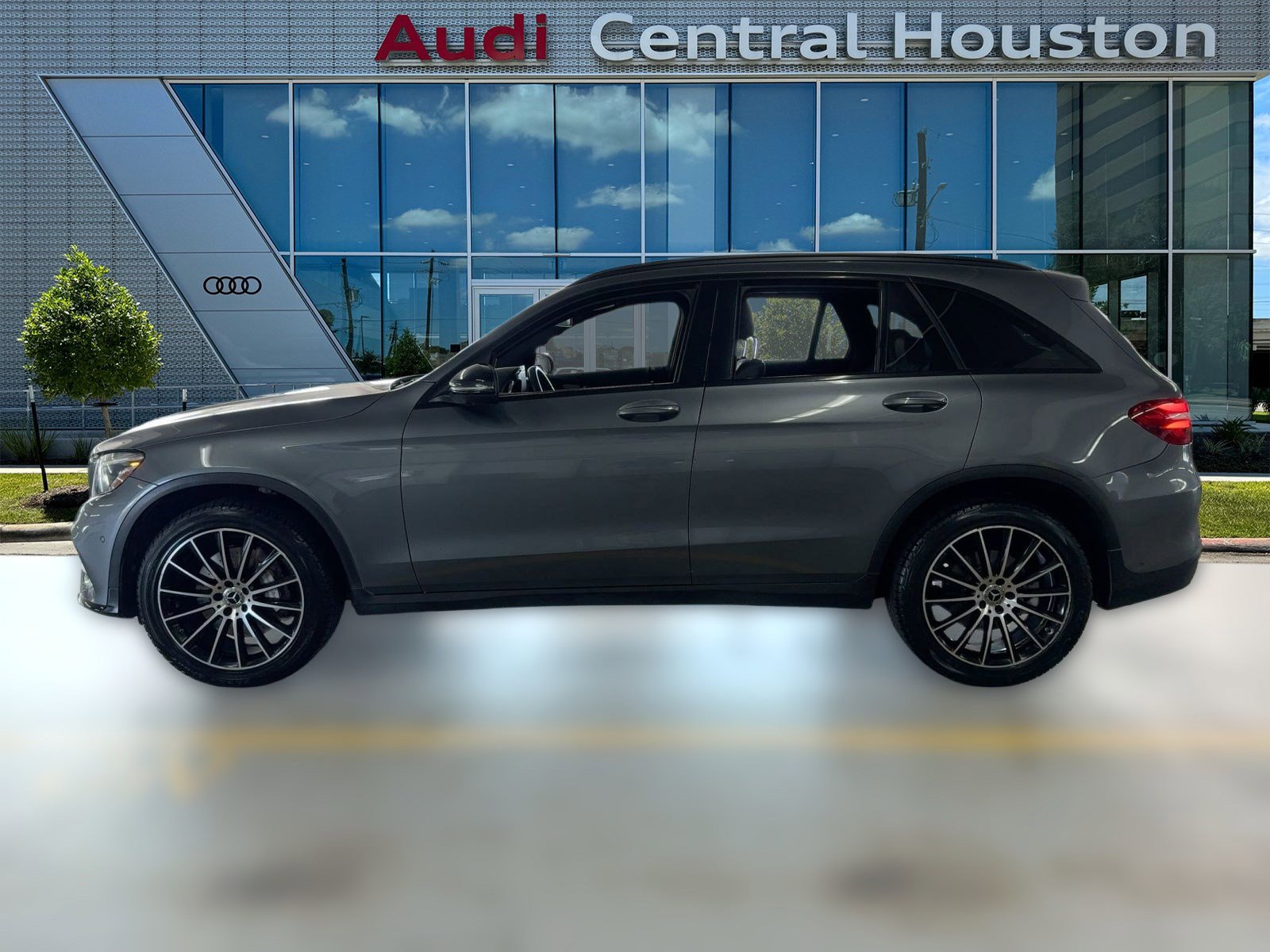 2018 Mercedes Benz GLC 300 photo 2