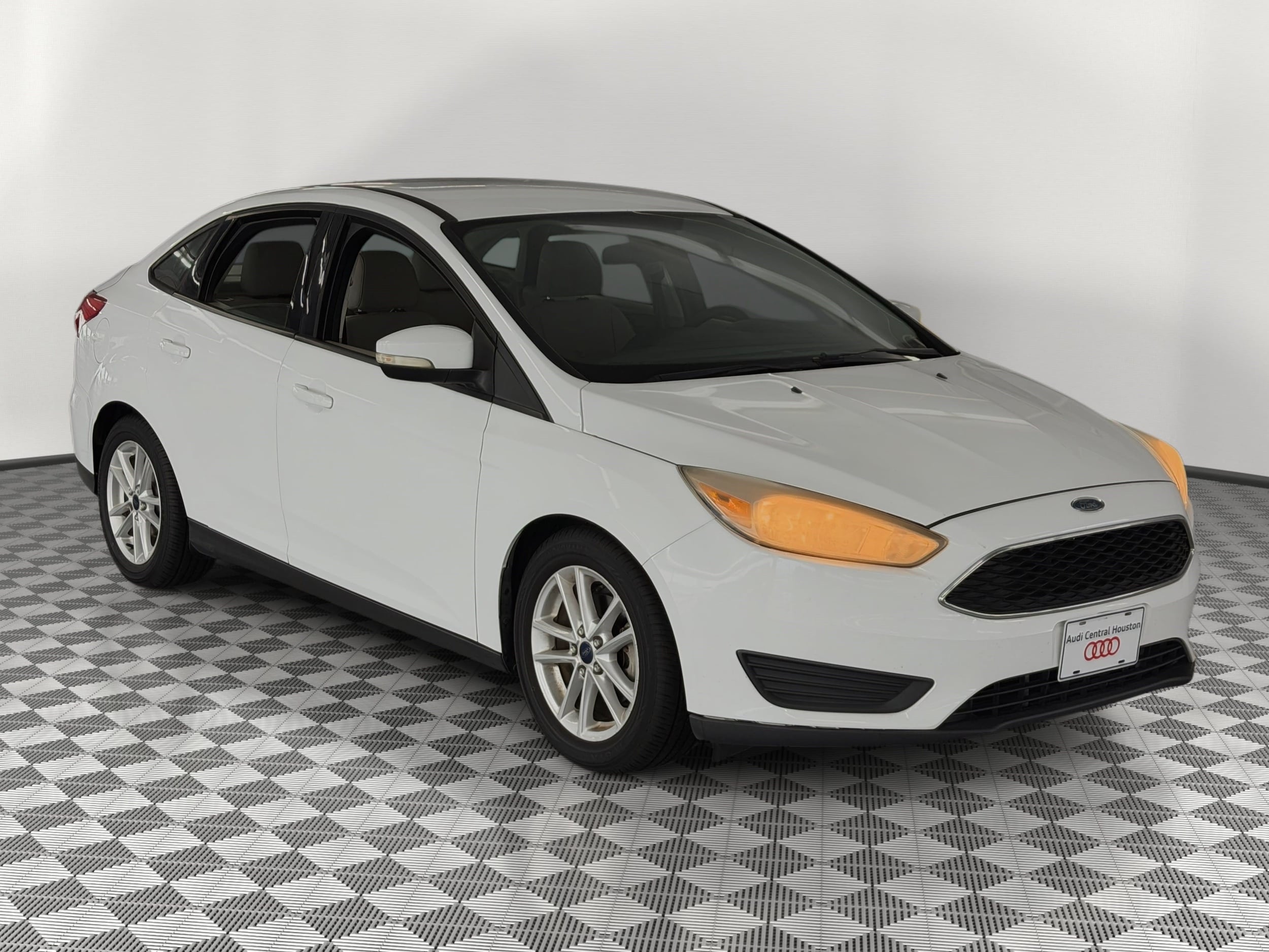 Focus SE Sedan