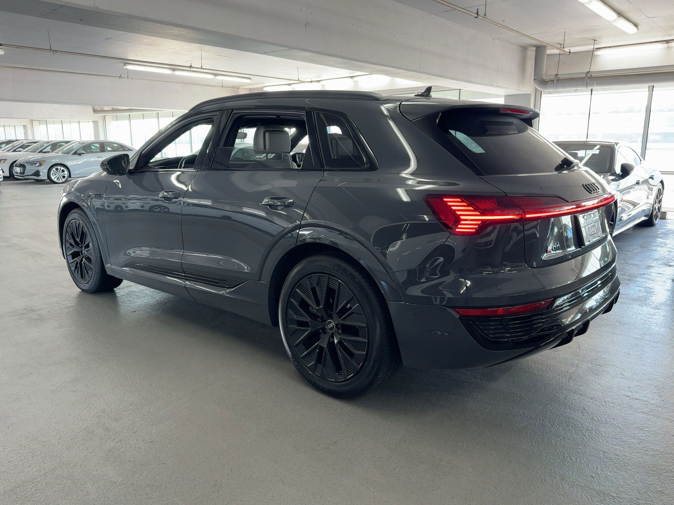 2024 Audi Q8 E-tron Prestige photo 2