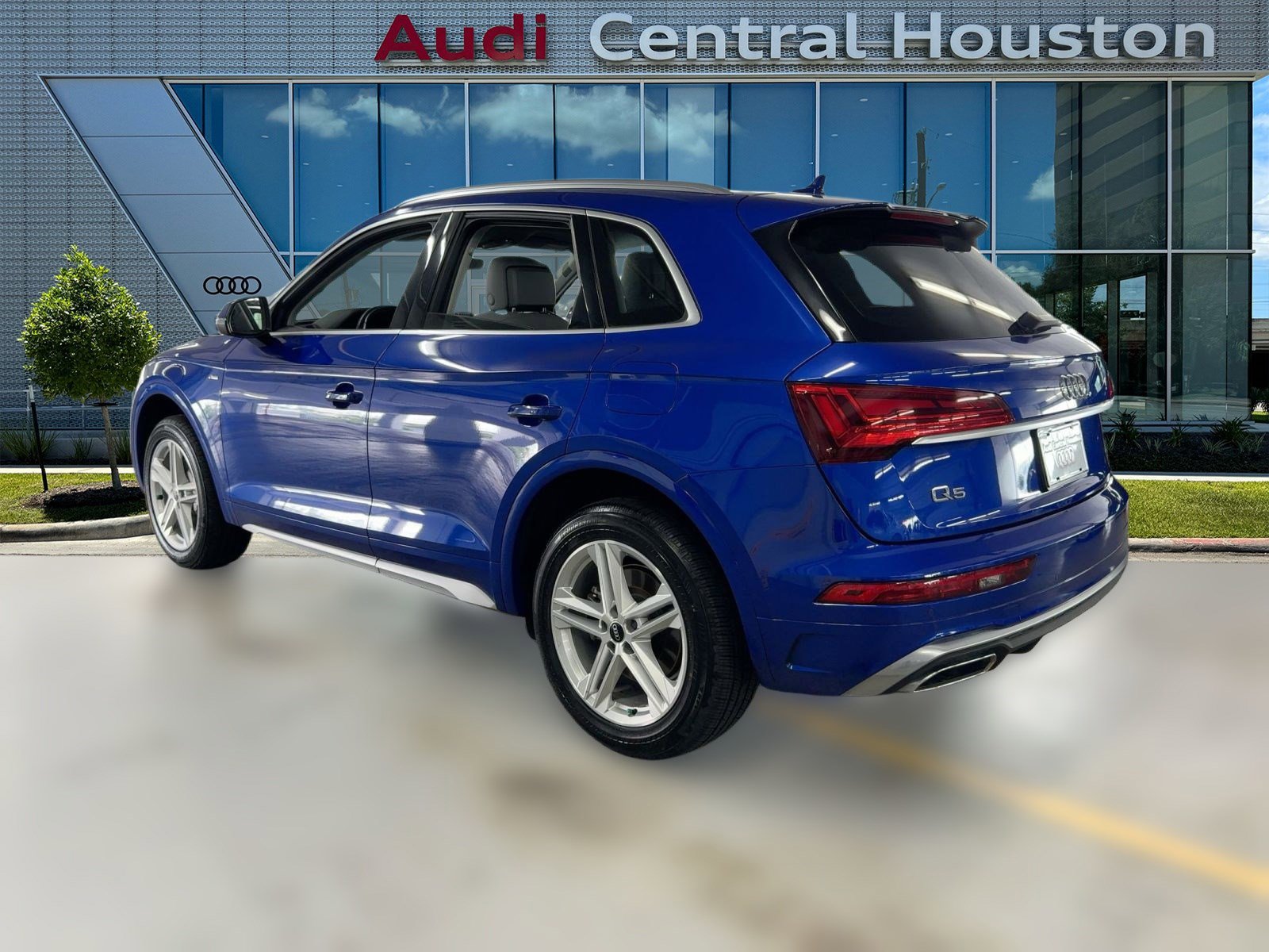 2022 Audi Q5 S line Premium Plus photo 3