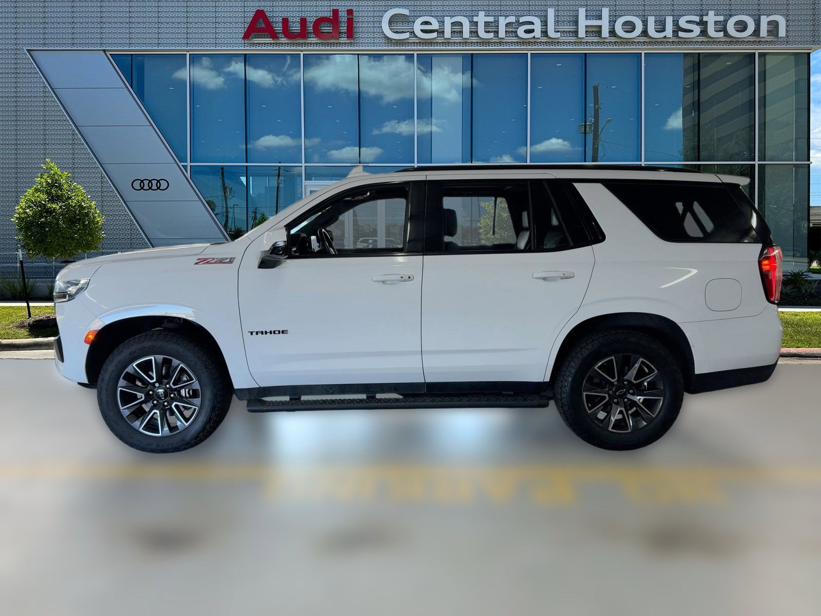 2022 Chevrolet Tahoe Z71 photo 2