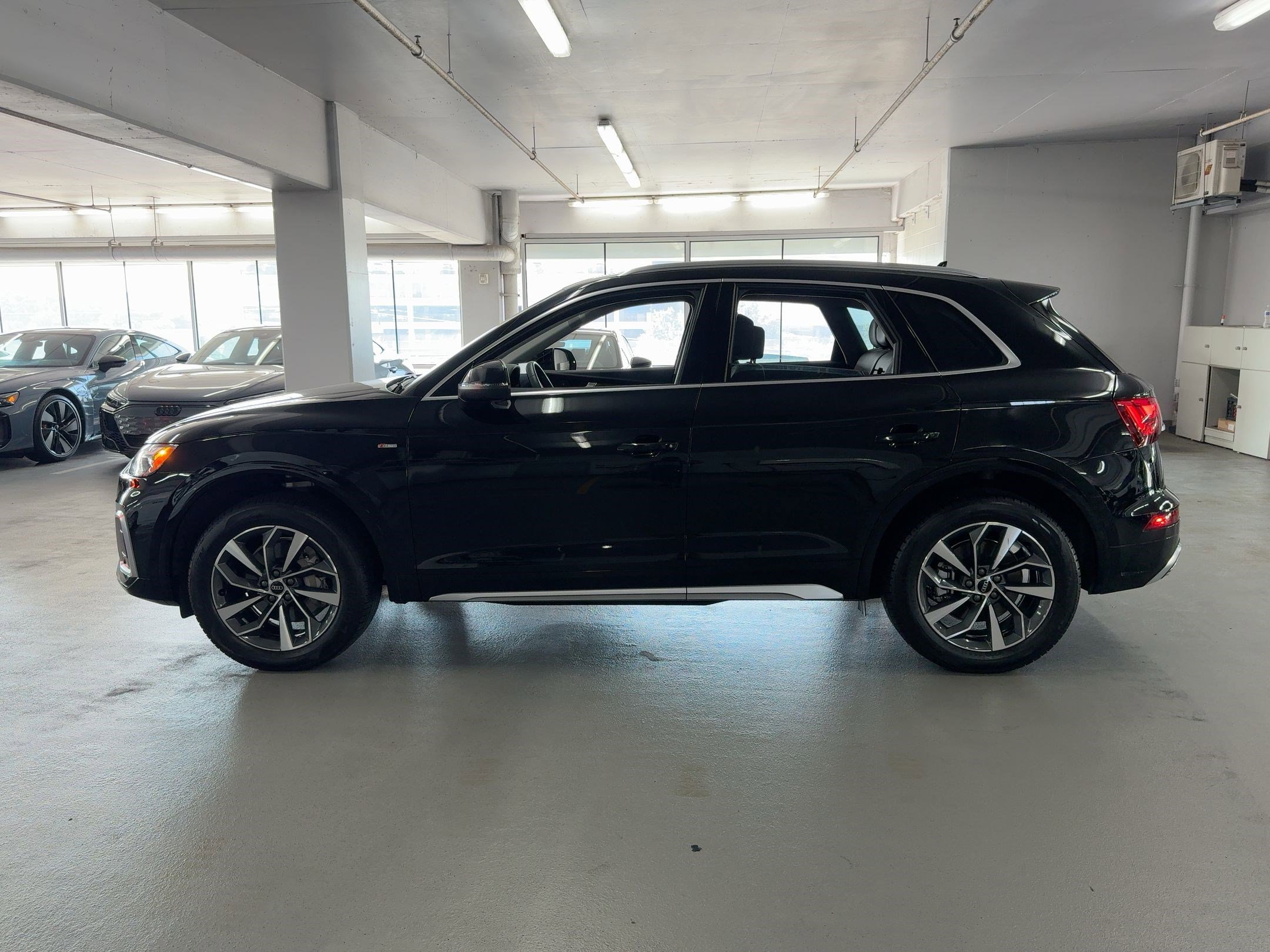 2023 Audi Q5 S line Premium Plus photo 2