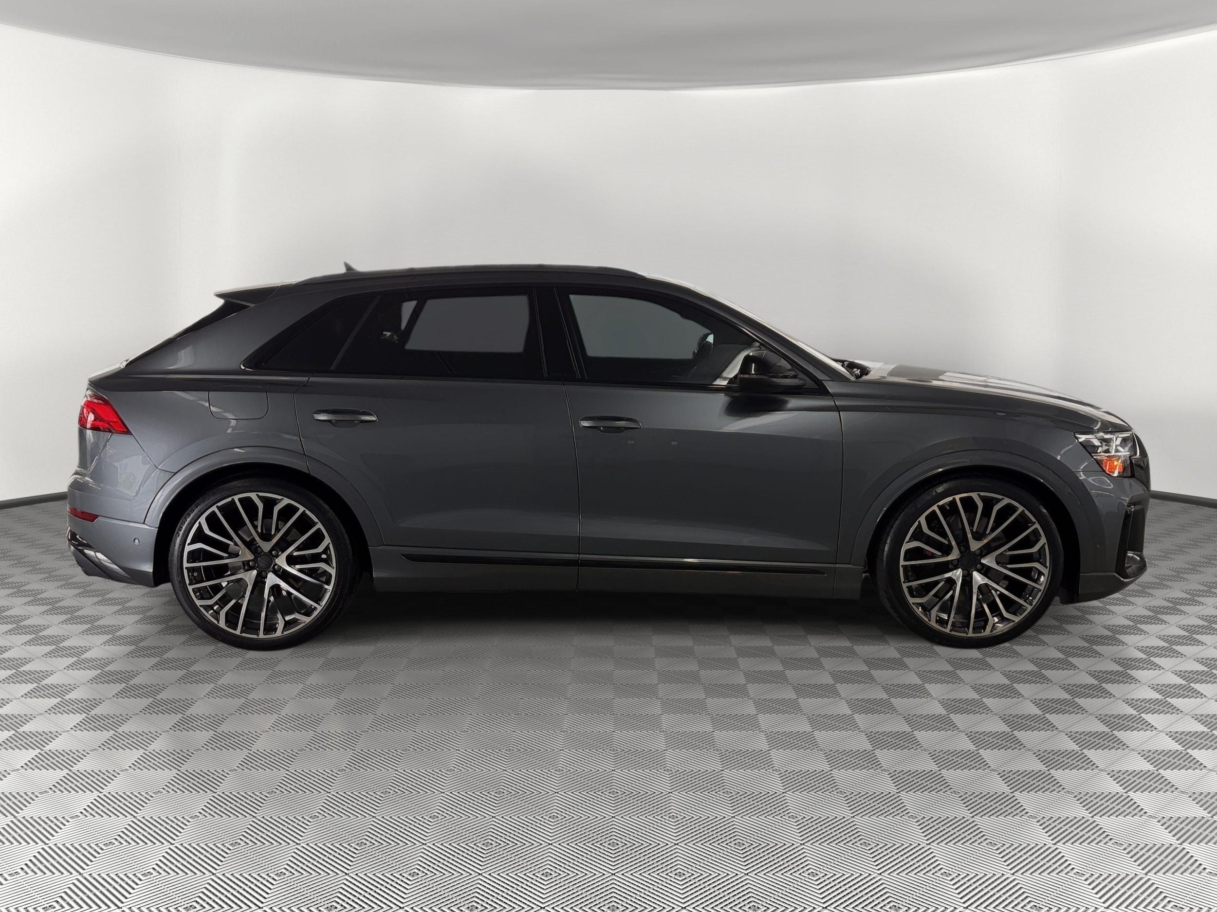 SQ8 Prestige SUV