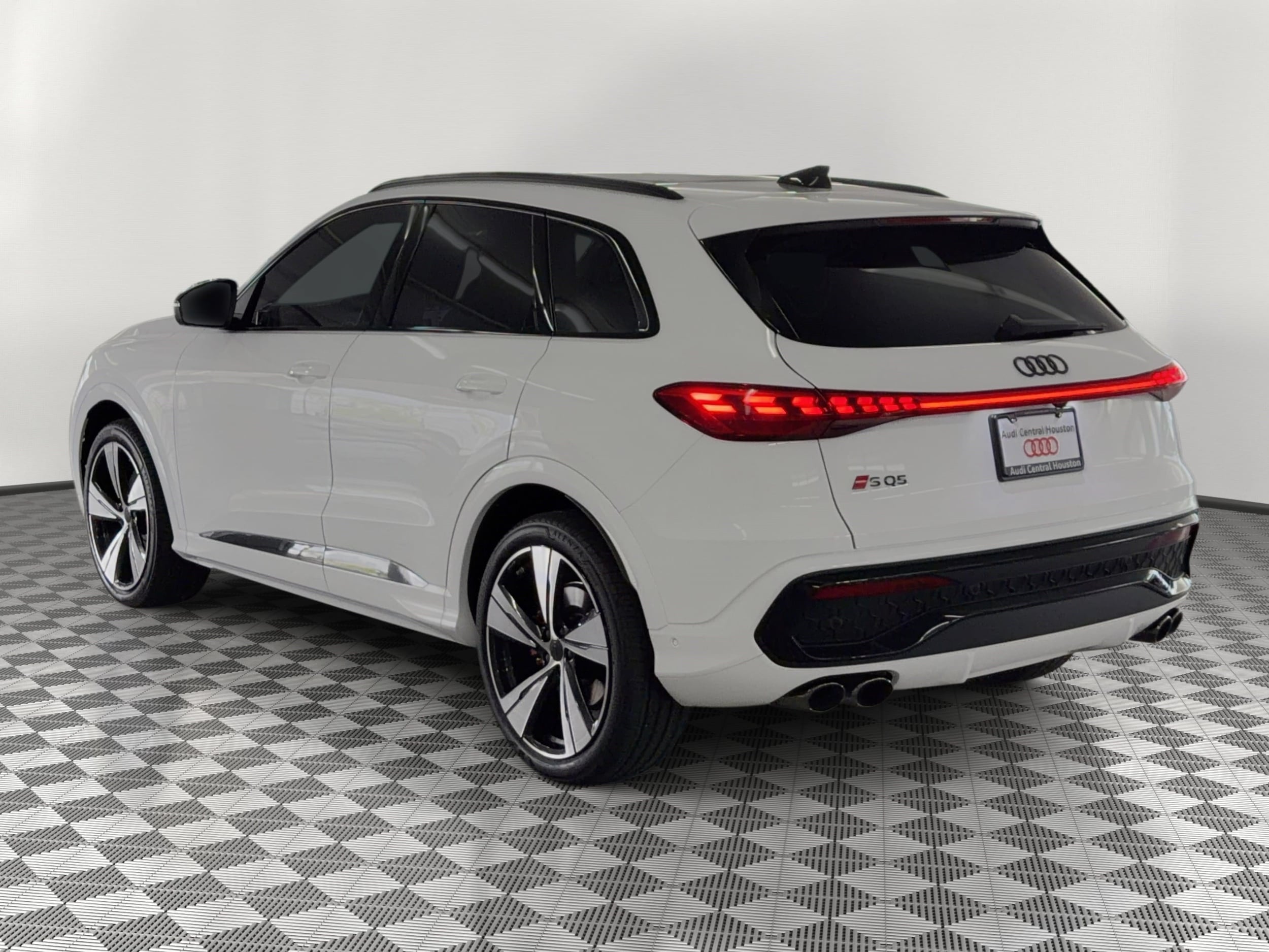 SQ5 Premium Plus SUV