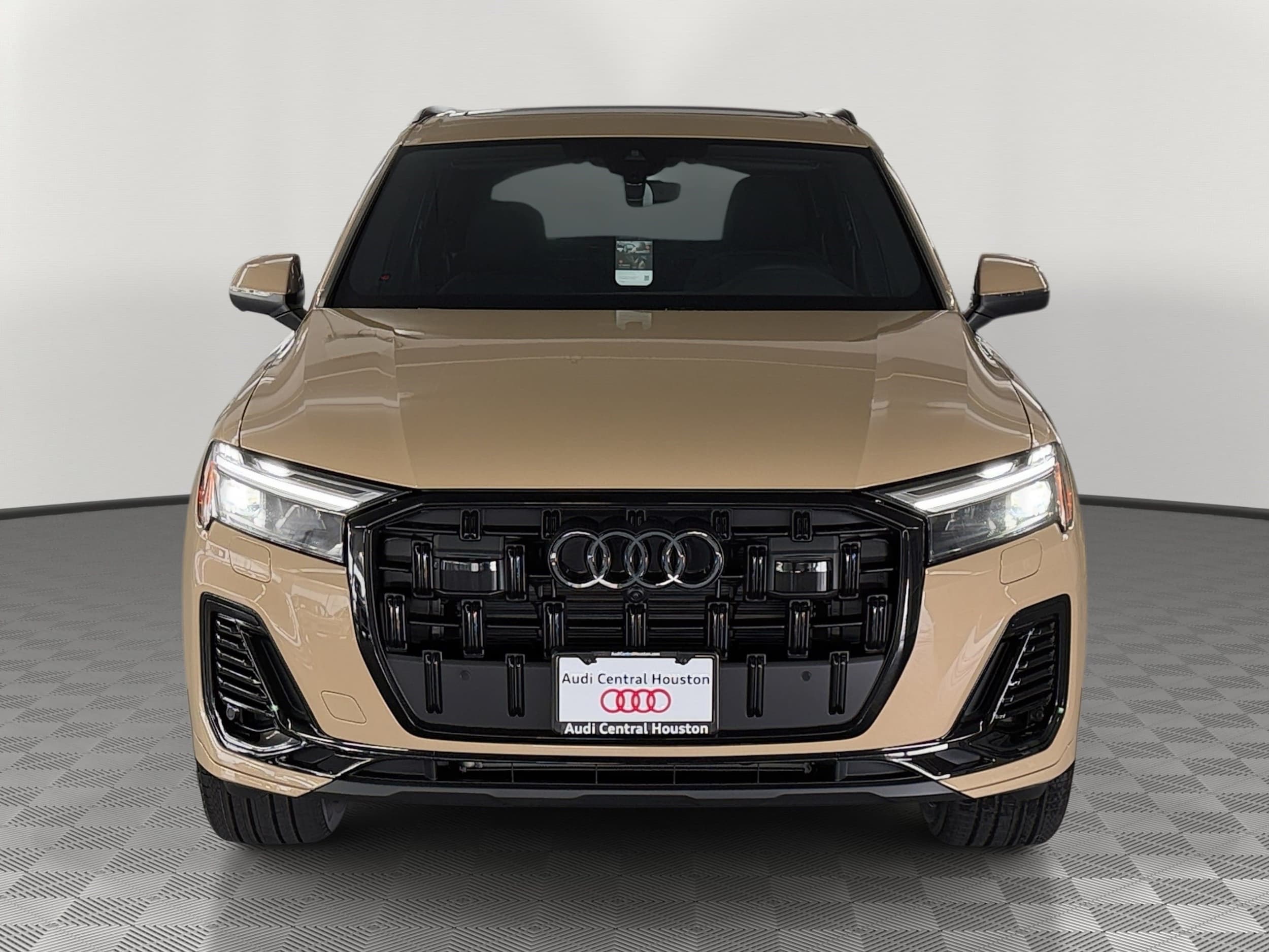 Q7 Premium SUV