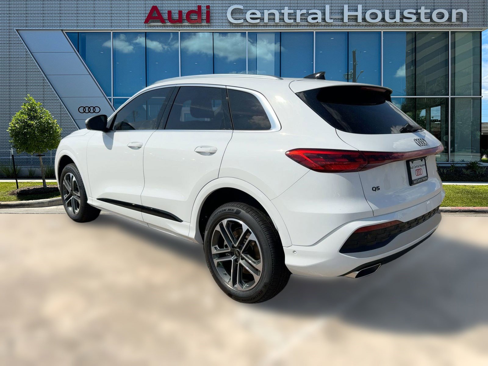2025 Audi Q5 Premium Plus photo 2