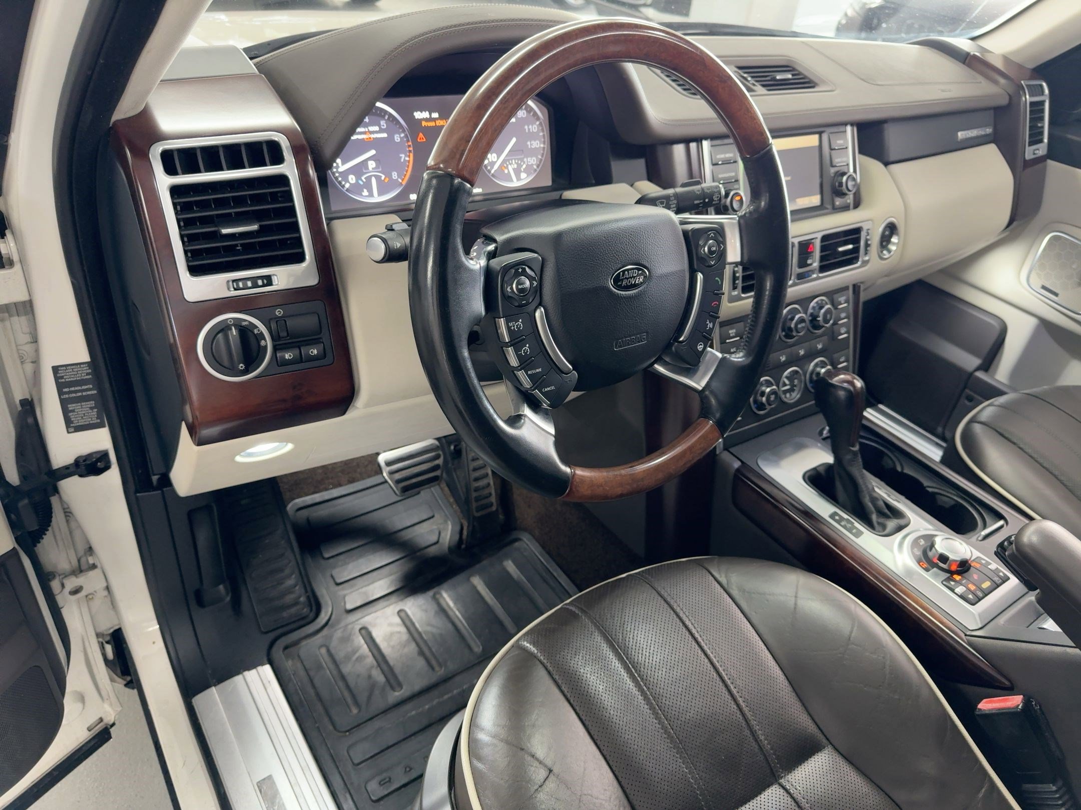 2010 Land Rover Range Rover HSE photo 4