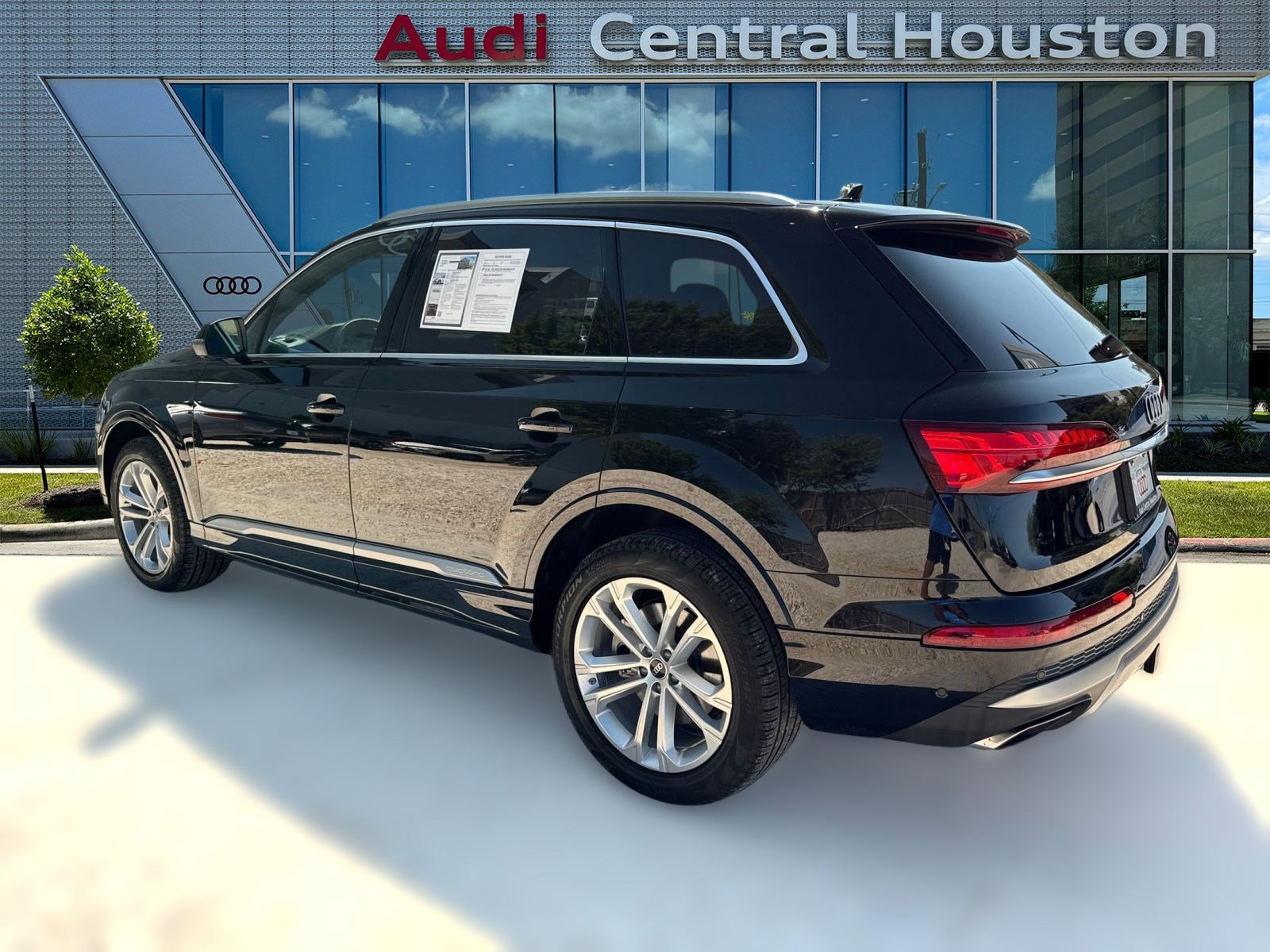 2025 Audi Q7 Premium Plus photo 2