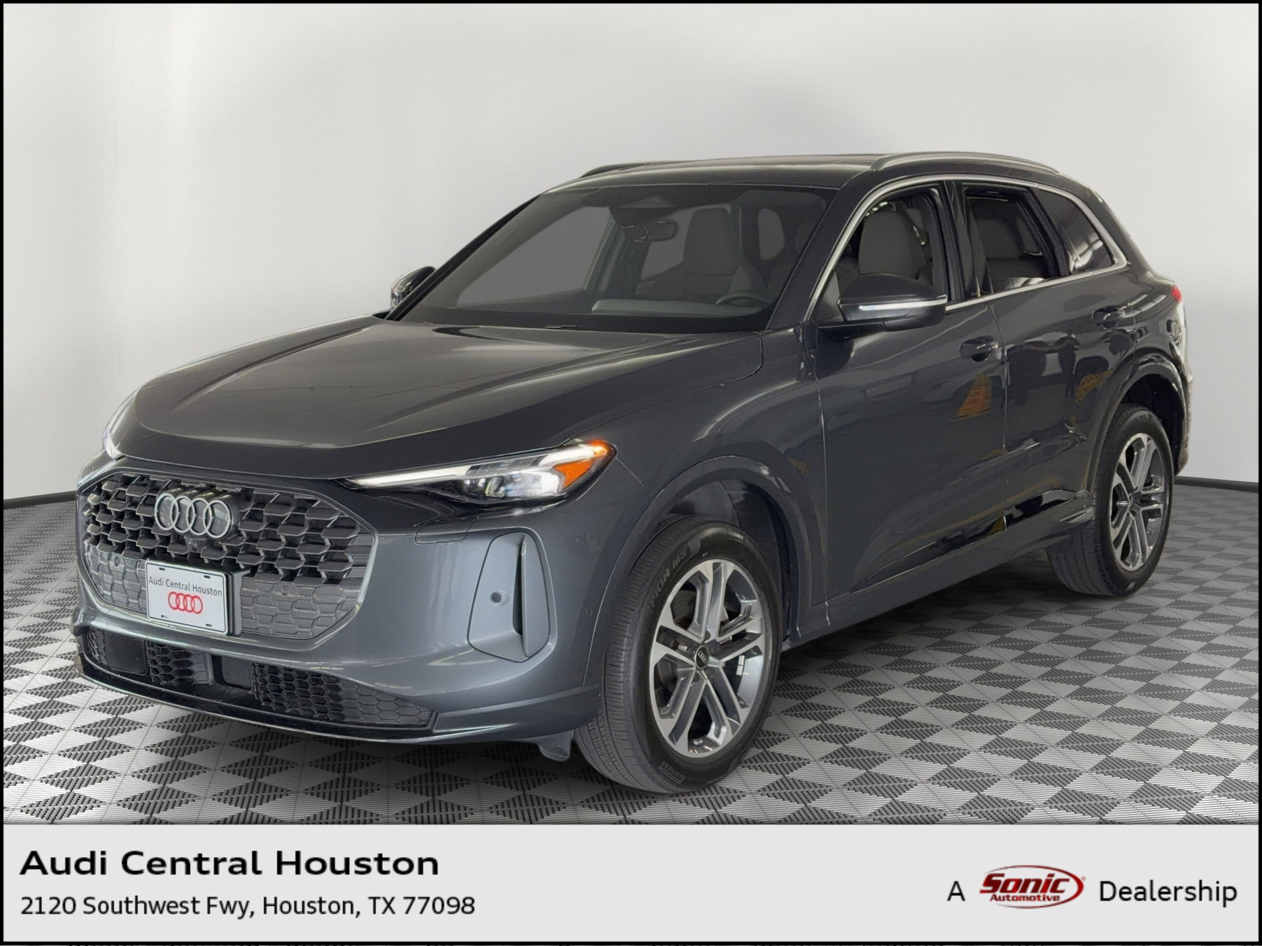 2025 Audi Q5 Premium Plus quattro's photo