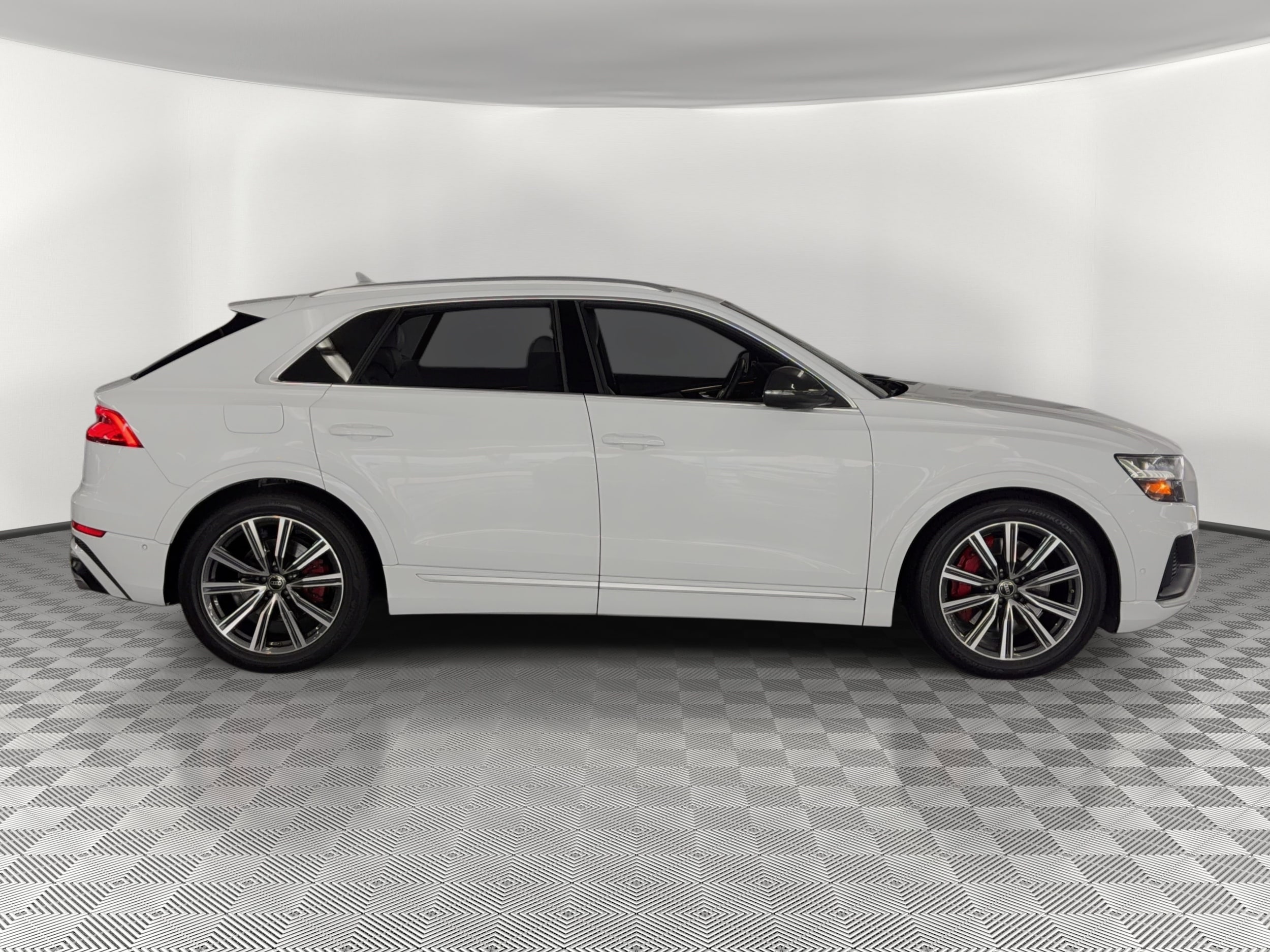 SQ8 Prestige SUV