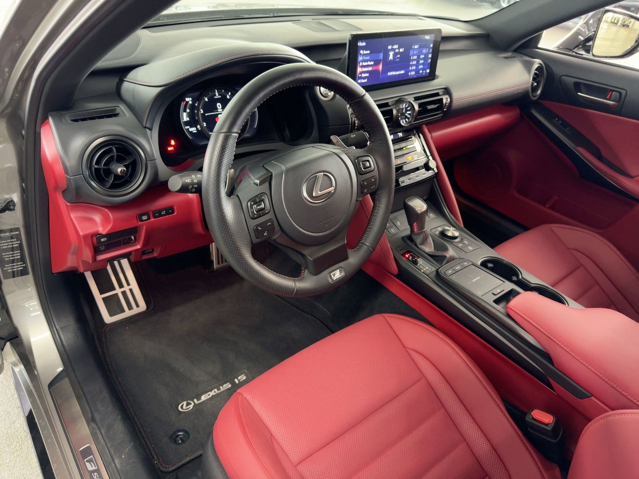 2023 Lexus IS 350 F SPORT photo 4