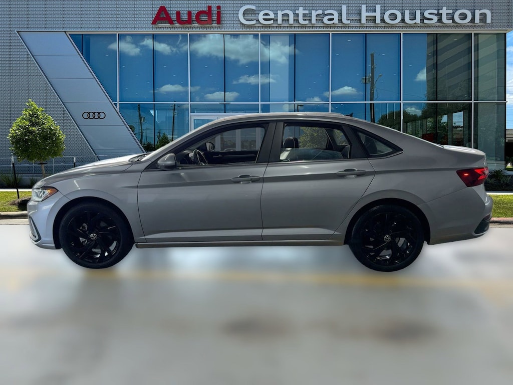 Used 2025 Volkswagen Jetta SE Sedan