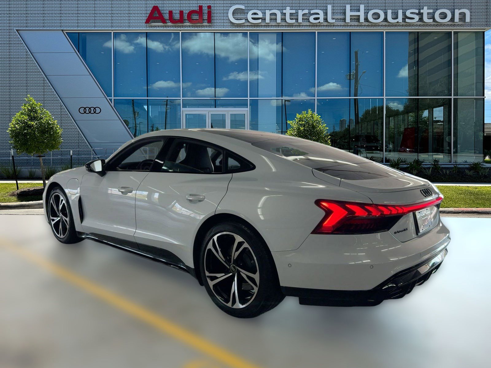 2023 Audi e-tron GT Prestige photo 3