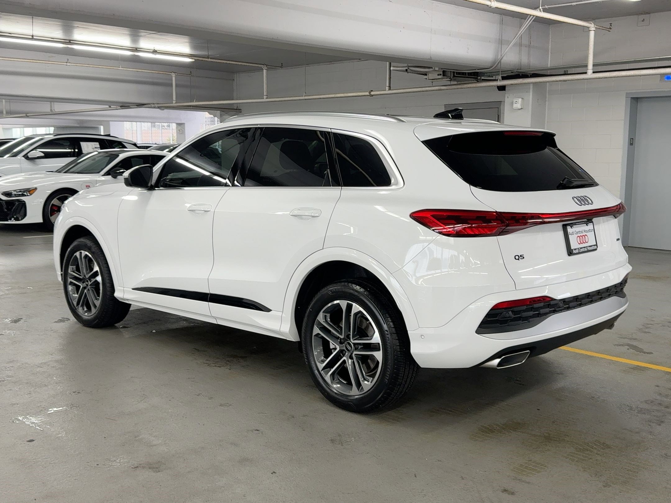 2025 Audi Q5 2.0T Premium Plus photo 2