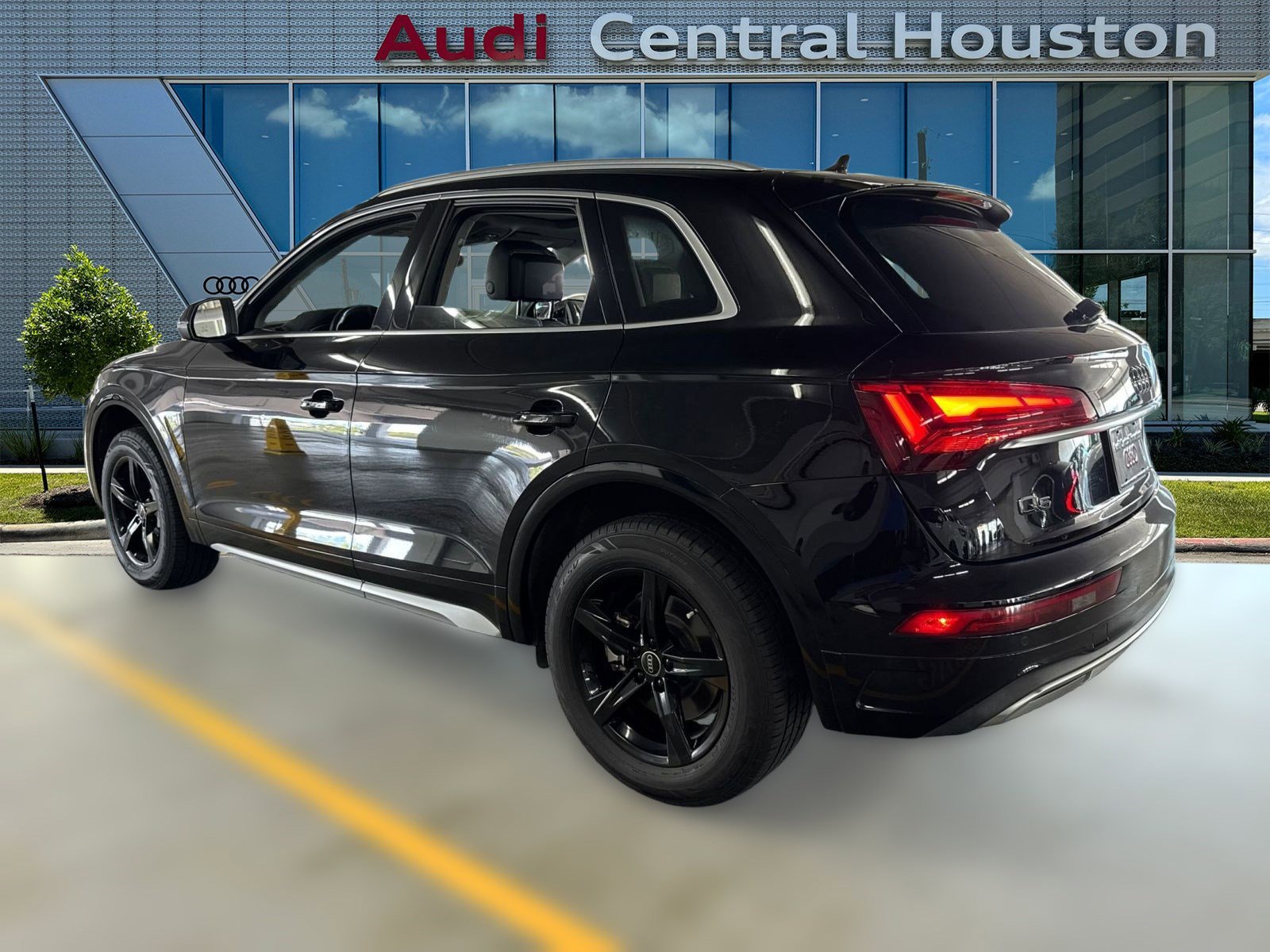 2021 Audi Q5 Premium photo 2