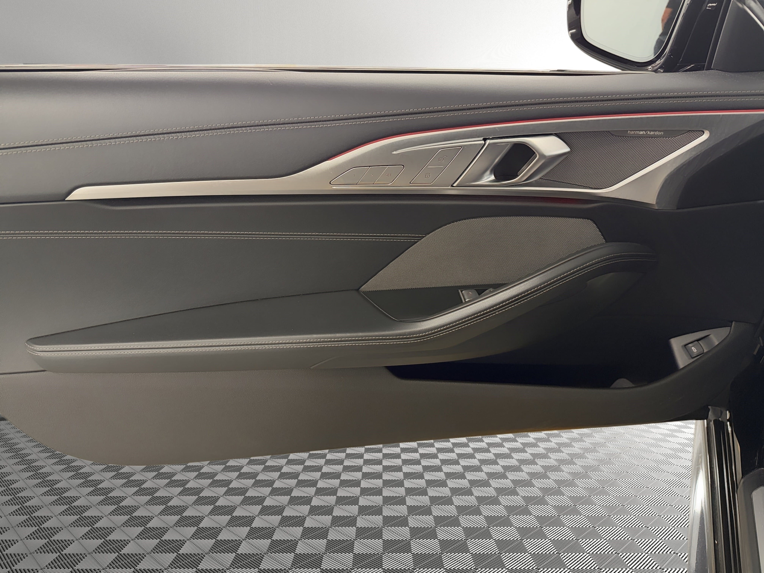 2023 BMW 8 Series M850i - Photo 17