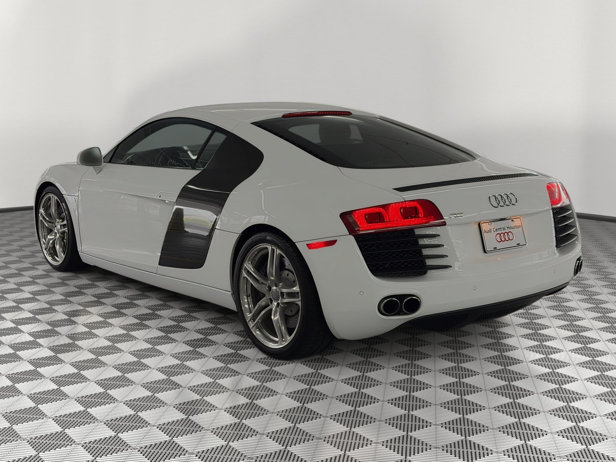 R8 4.2L Coupe