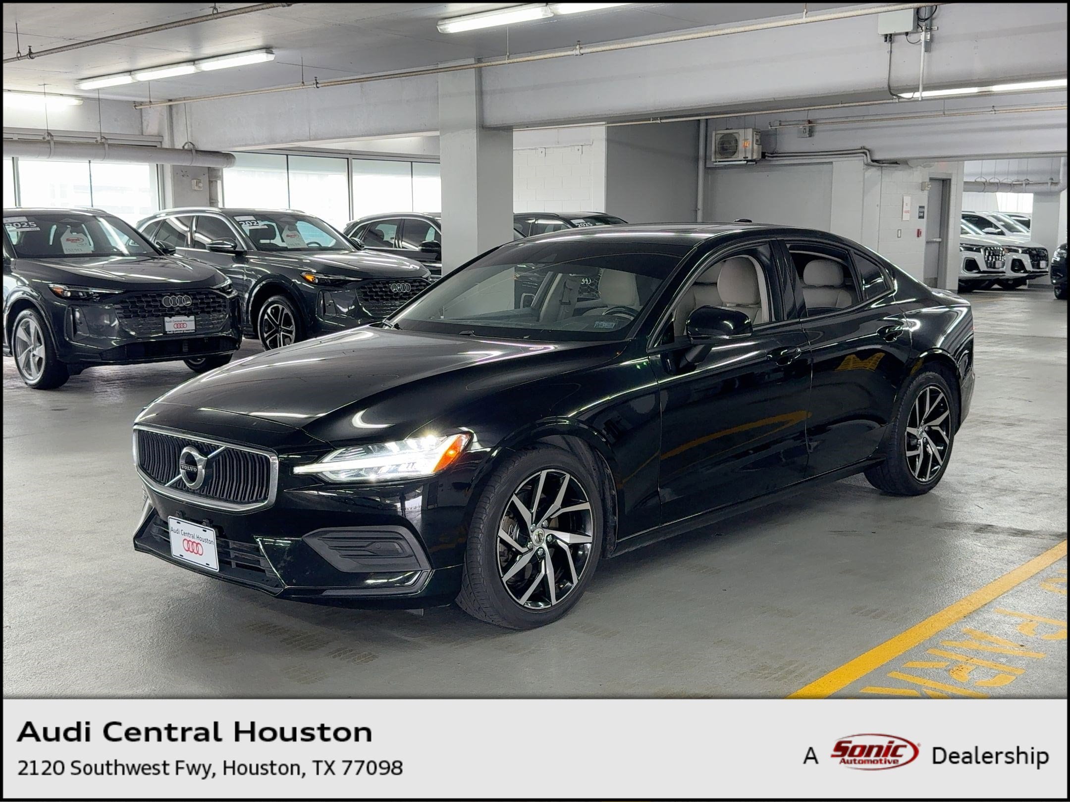 2019 Volvo S60 Momentum's photo