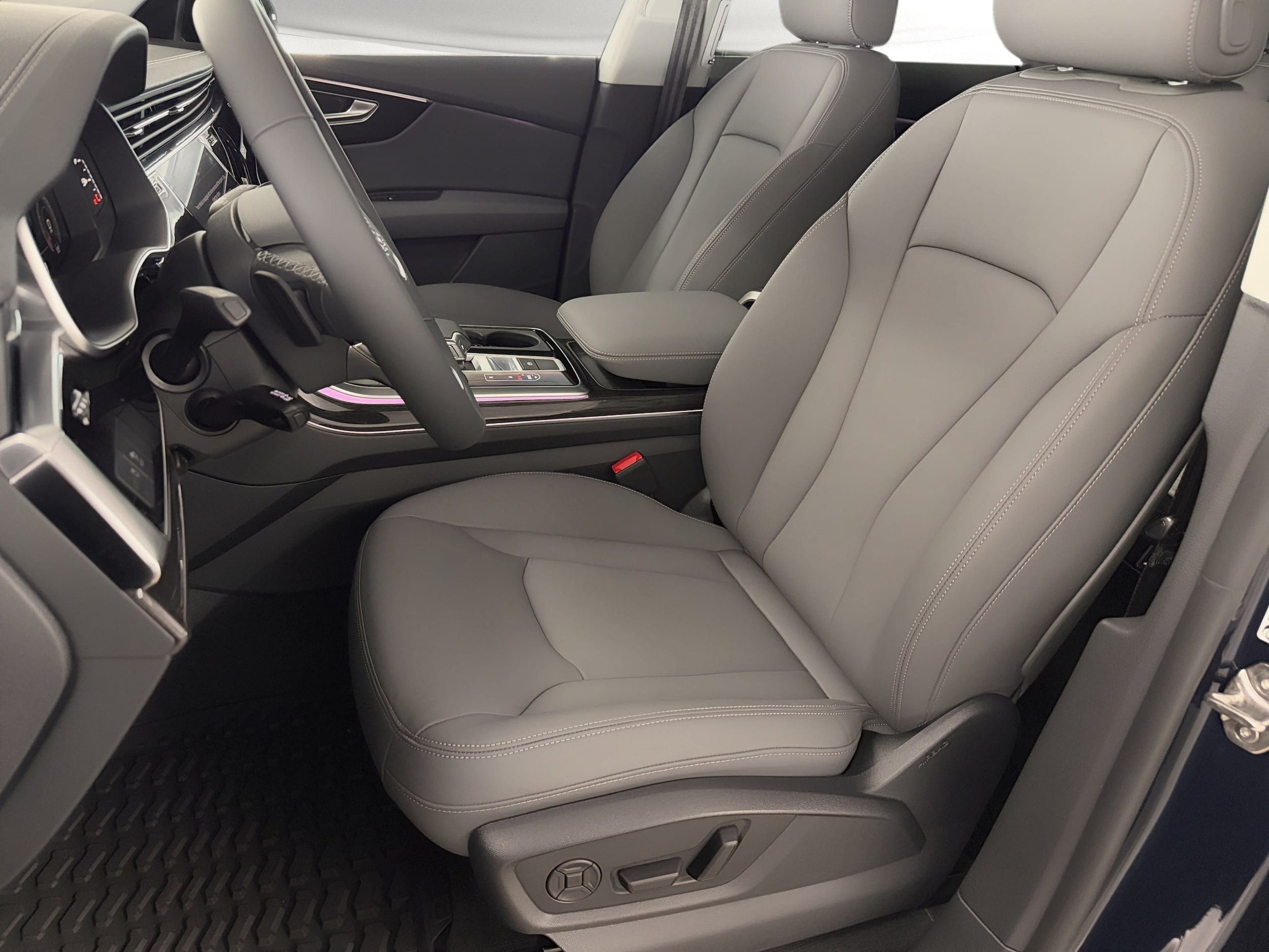 Q8 Premium SUV
