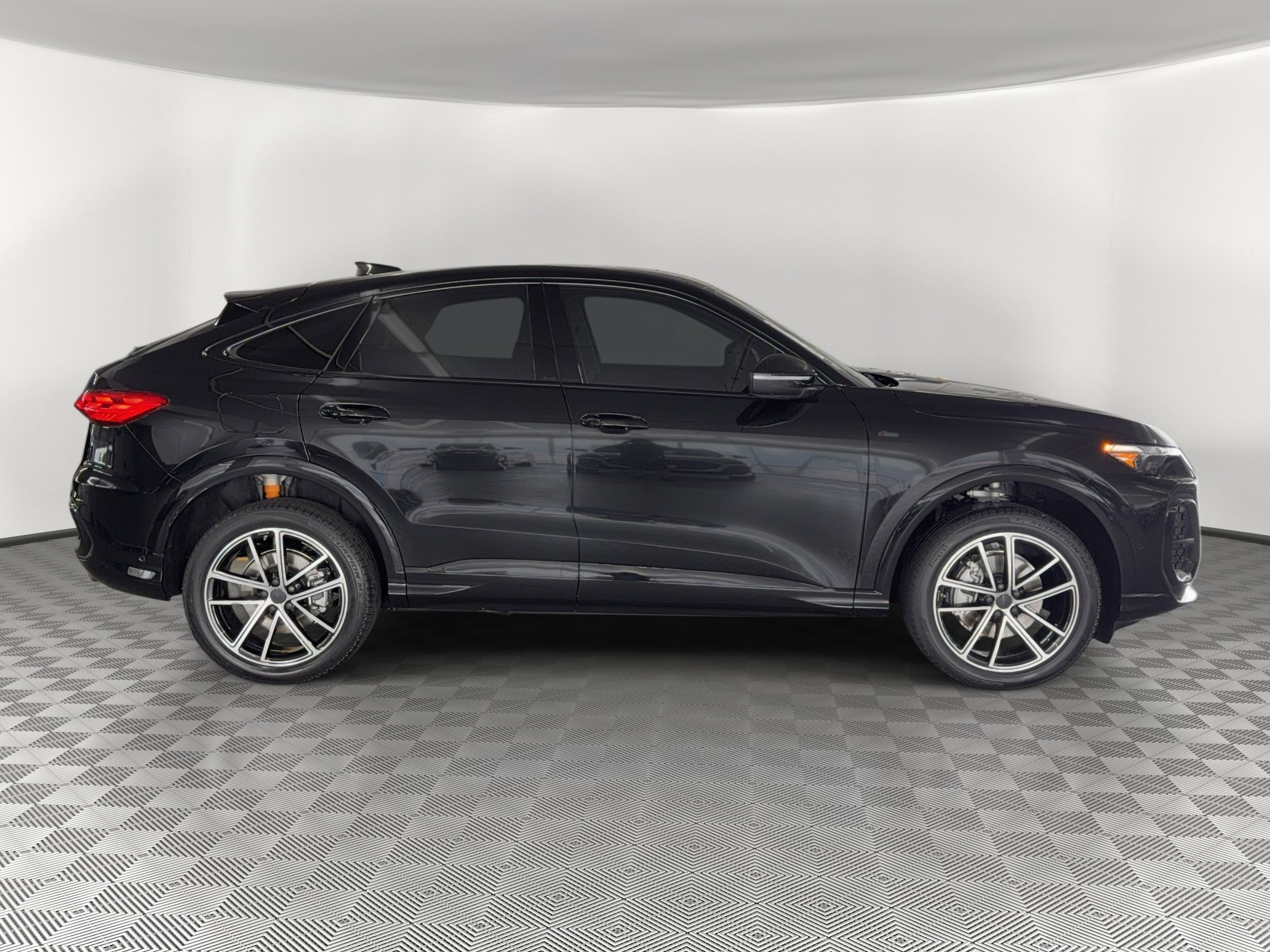 Q5 Sportback Premium Plus SUV