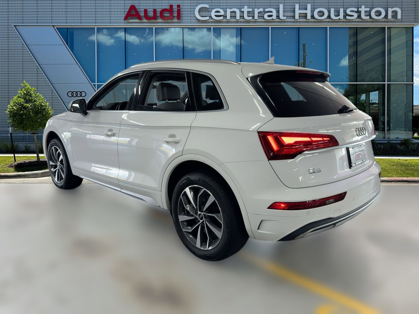 2021 Audi Q5 Premium Plus photo 2