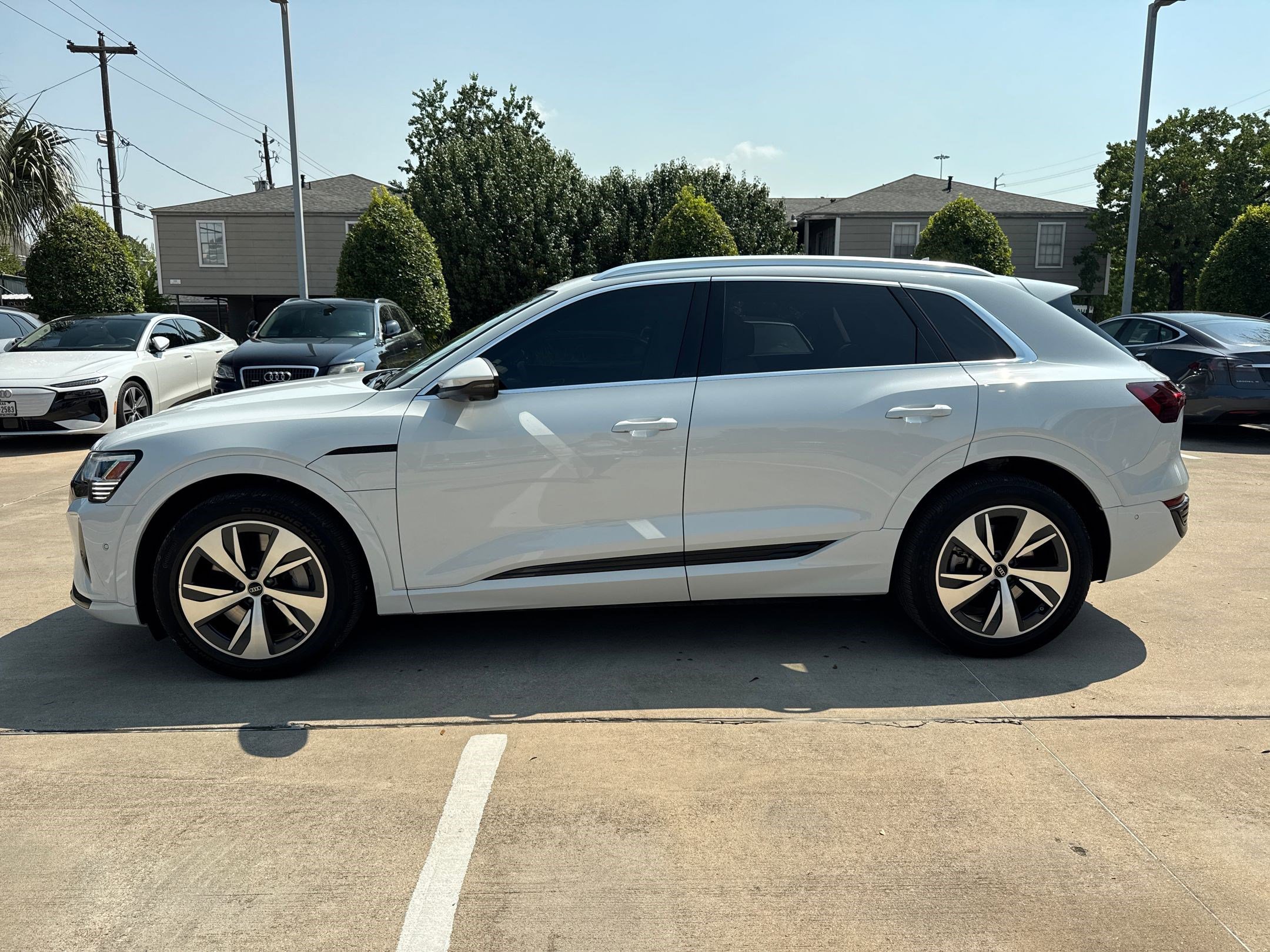 2024 Audi Q8 E-tron Premium Plus photo 2