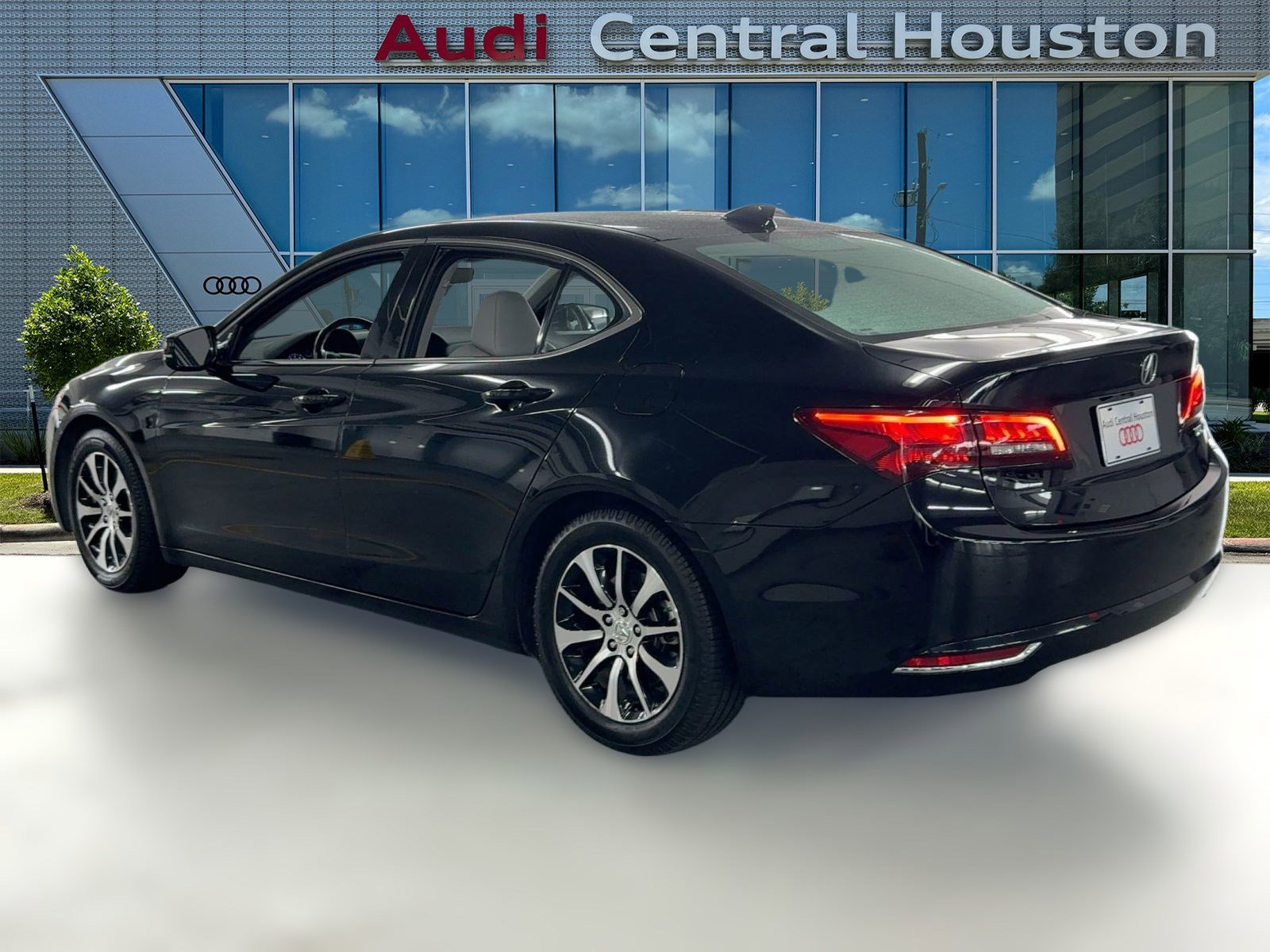 2017 Acura TLX Technology photo 2