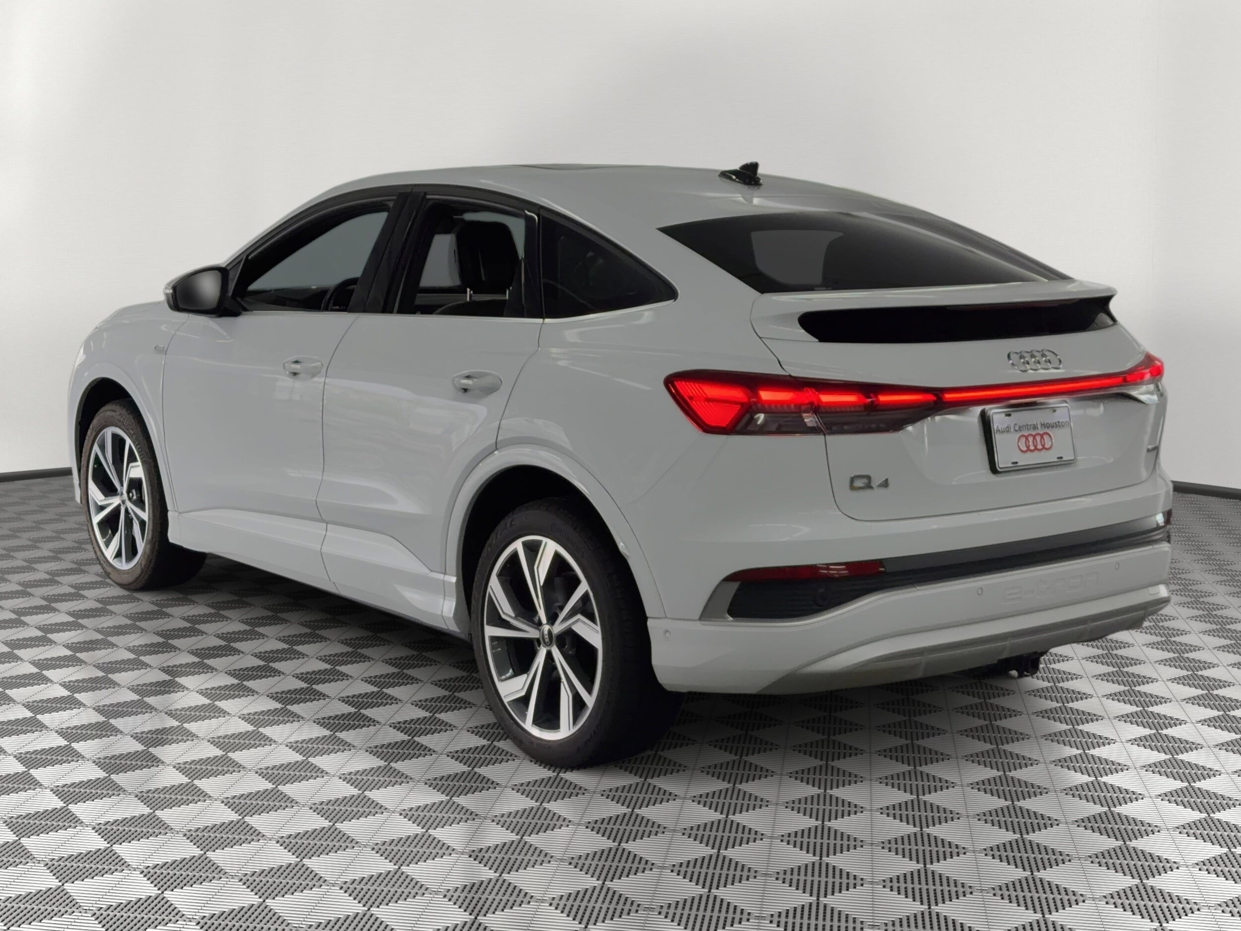 Q4 Sportback E-tron Prestige SUV