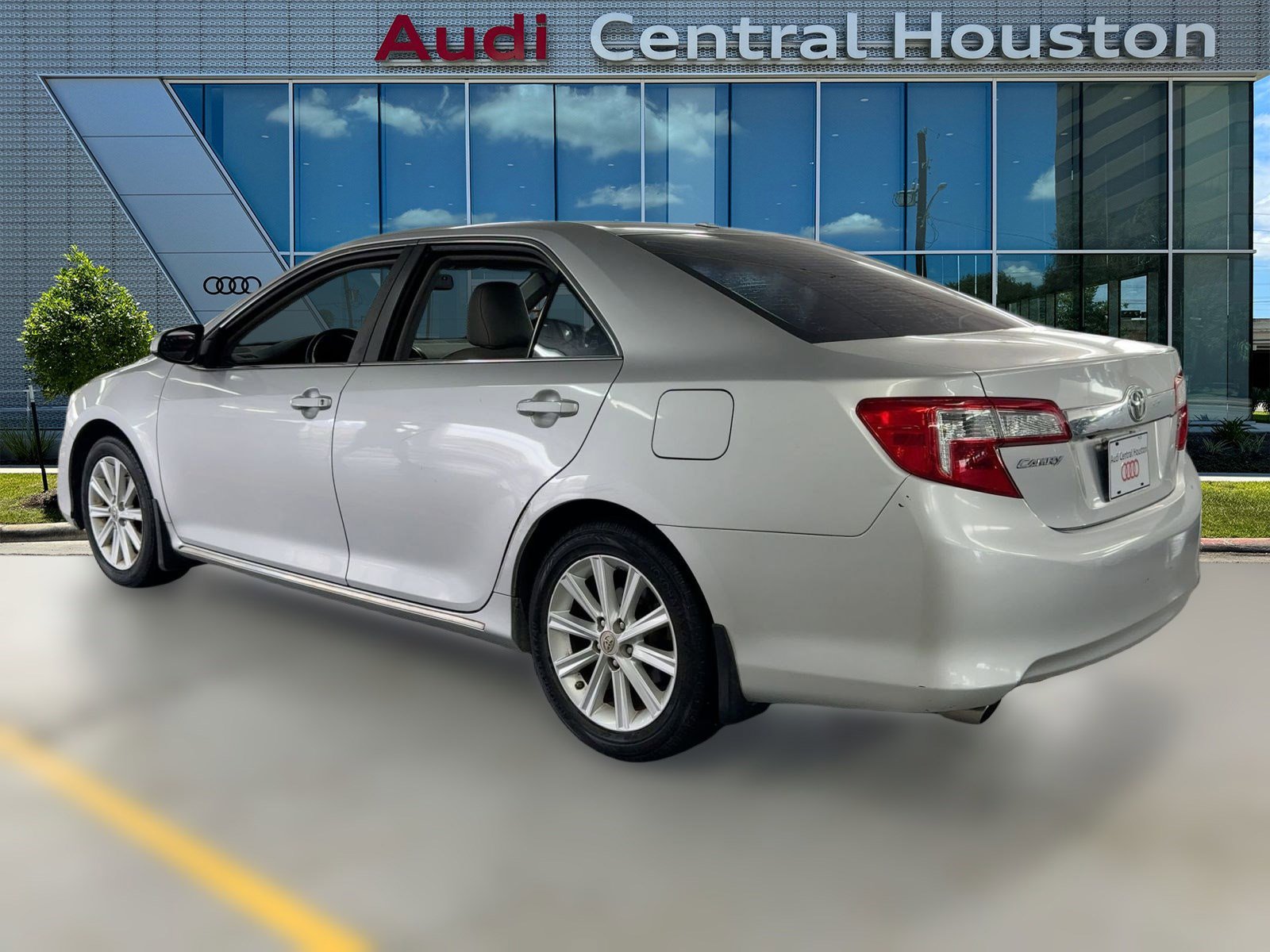 2012 Toyota Camry XLE photo 3