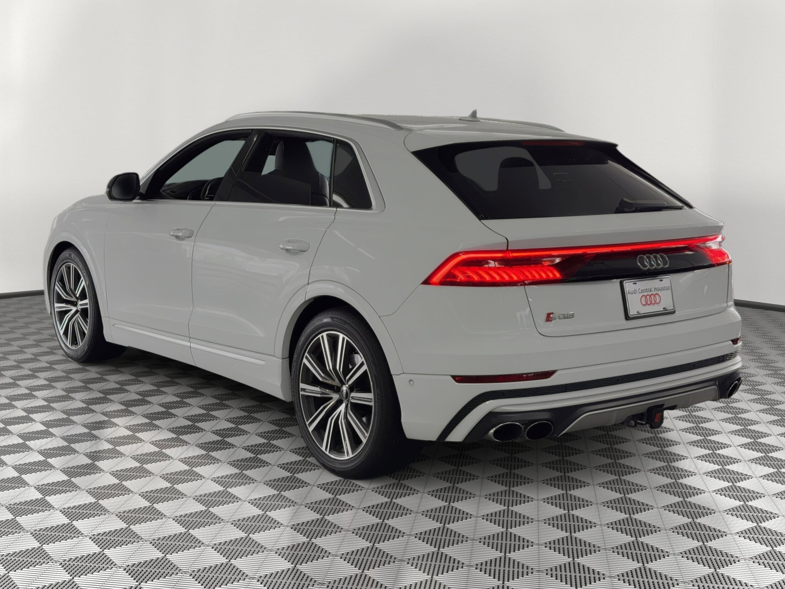 SQ8 Prestige SUV
