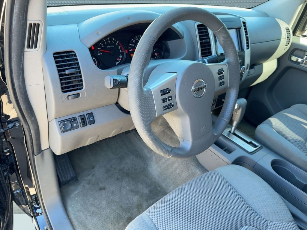 Used 2014 Nissan Frontier SV Truck Crew Cab