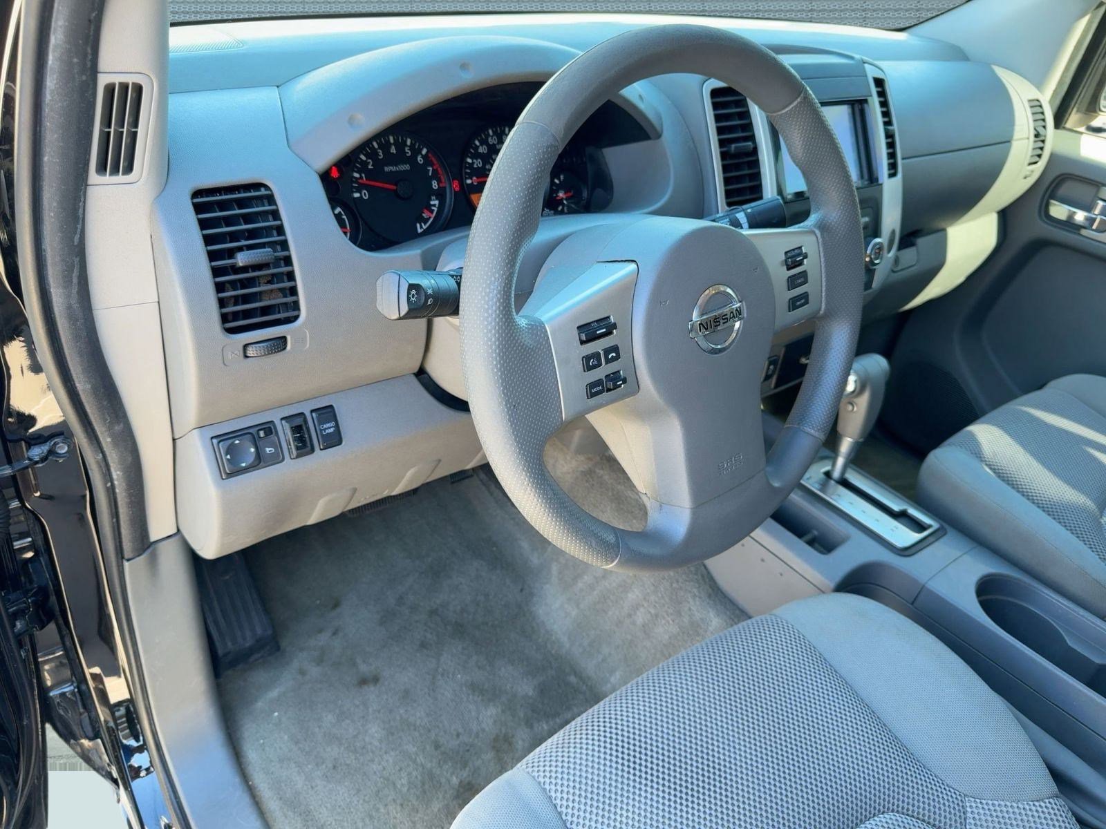 2014 Nissan Frontier SV photo 4