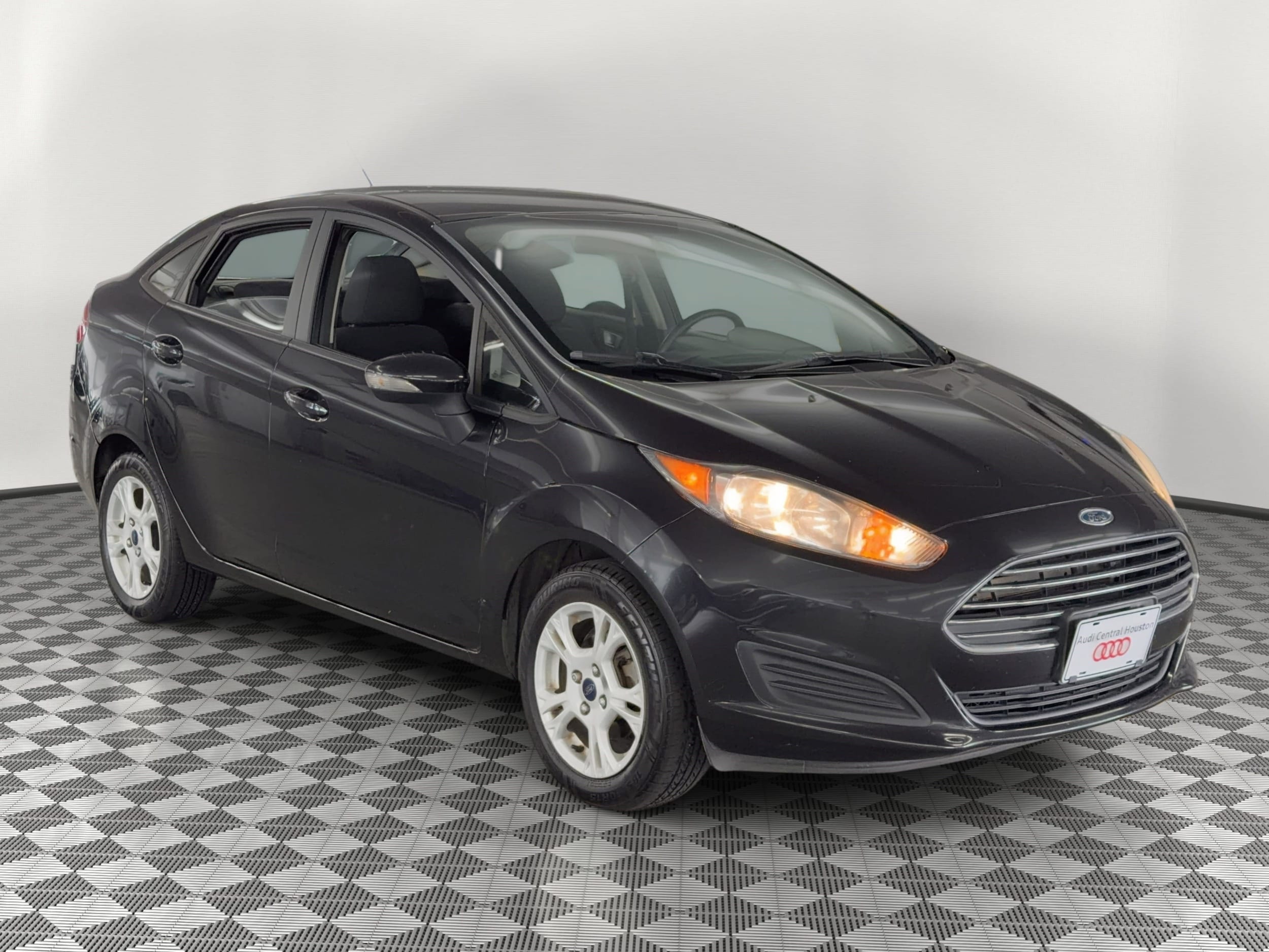 Fiesta SE Sedan