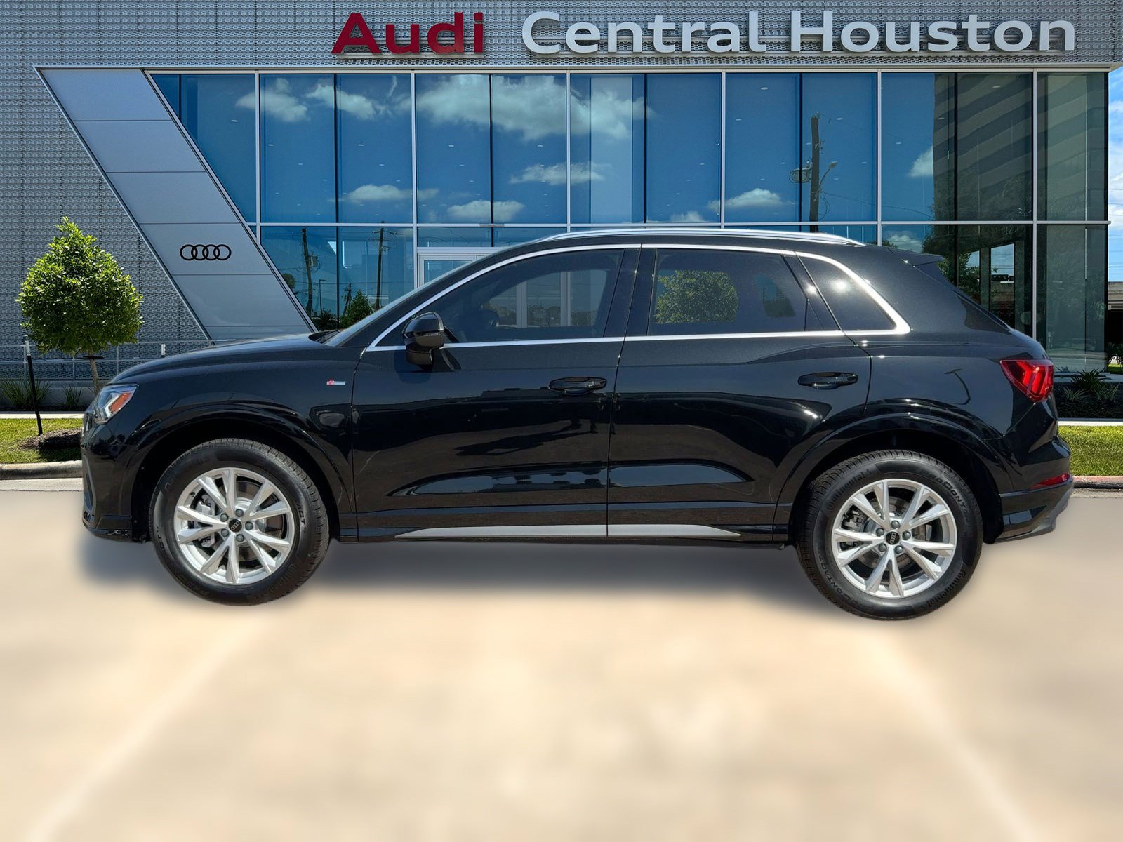 2025 Audi Q3 45 TFSI S line Premium photo 2