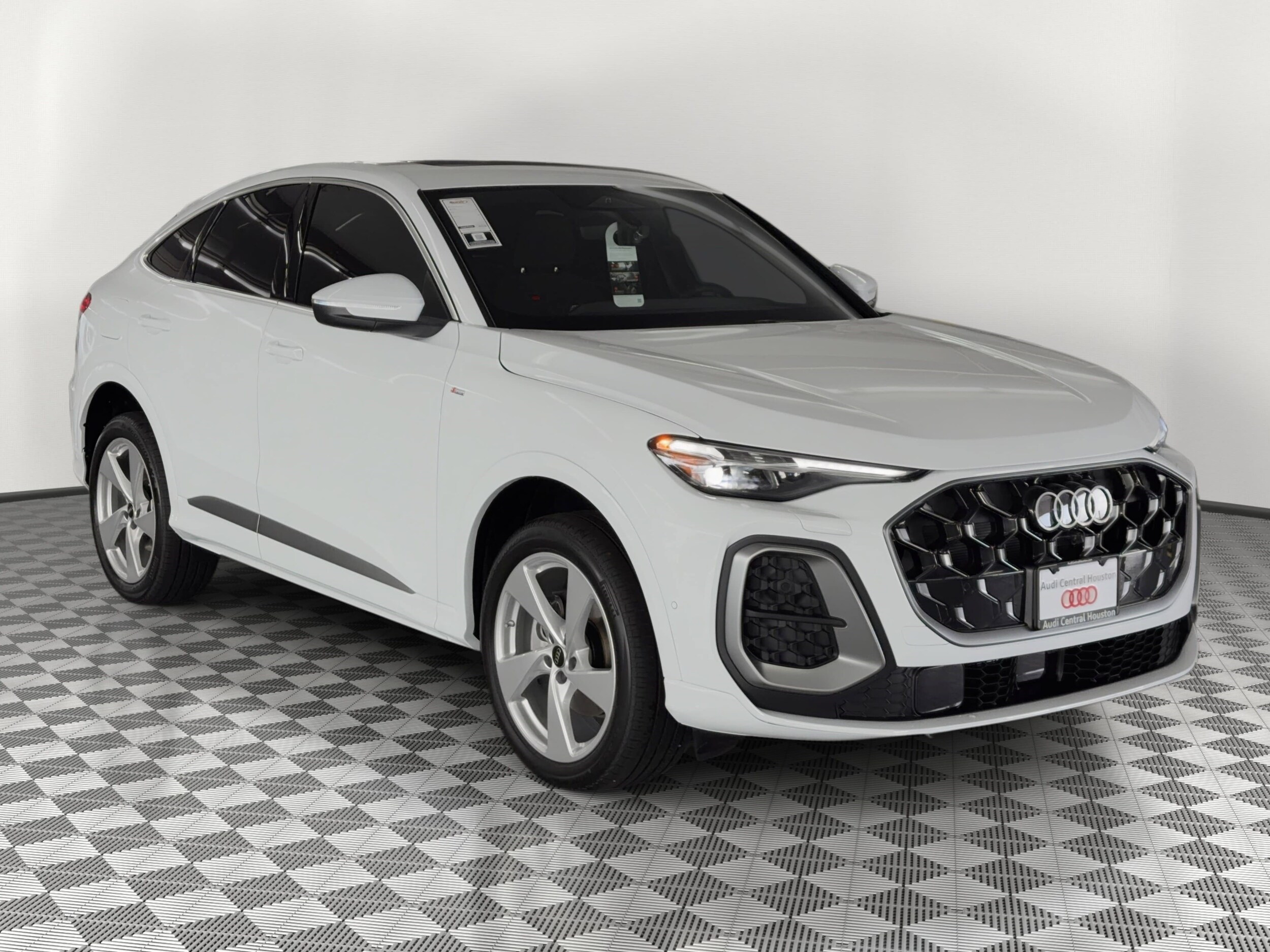 Q5 Sportback Premium Plus SUV