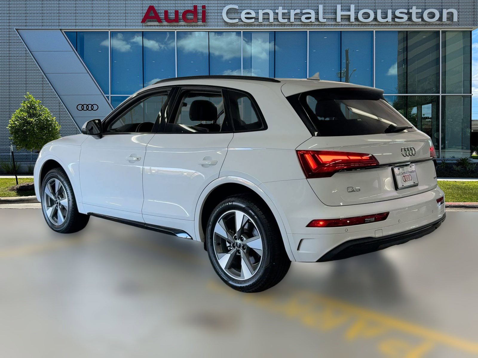 2025 Audi Q5 Premium photo 2