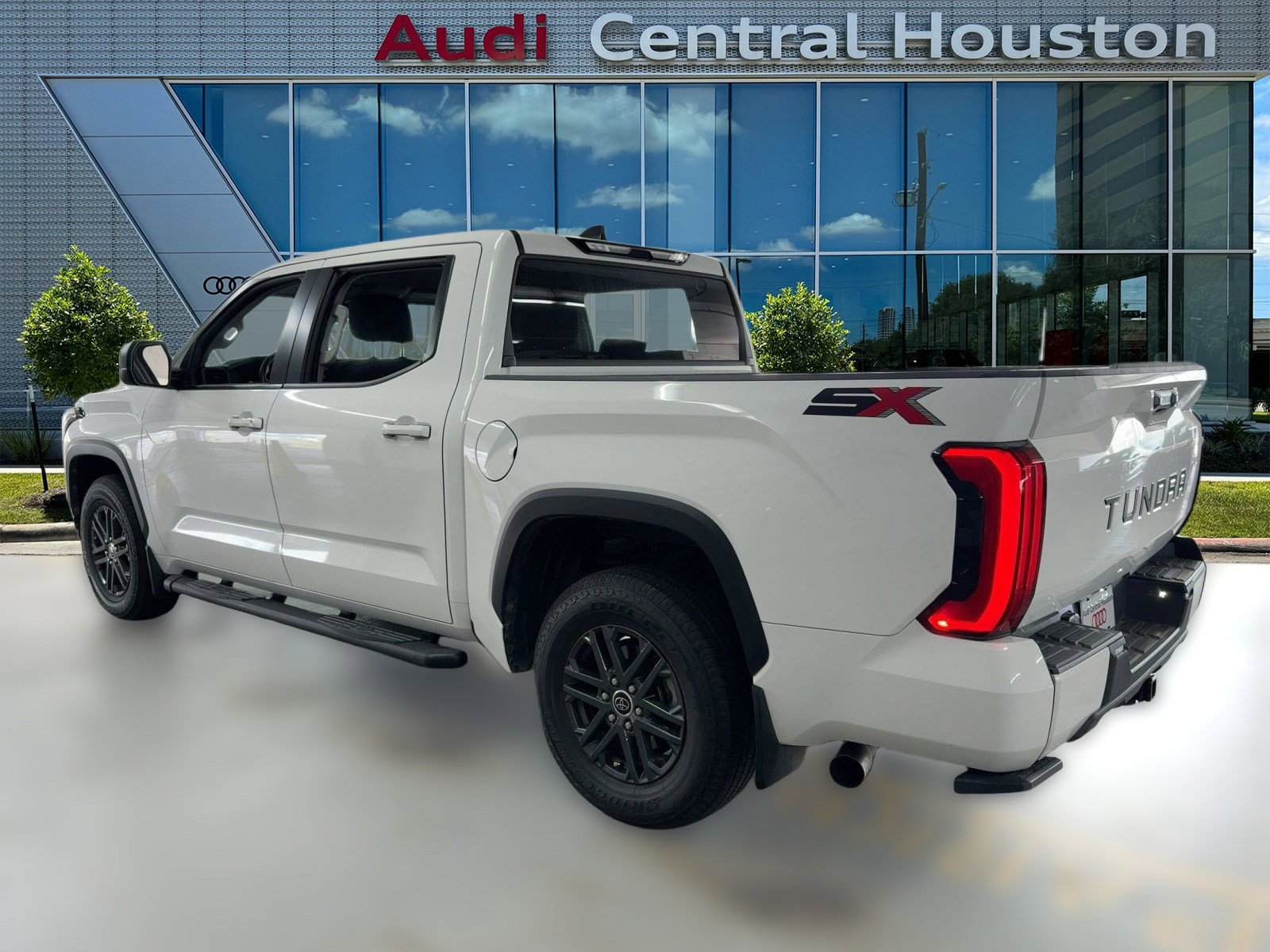 2024 Toyota Tundra SR5 CrewMax photo 2