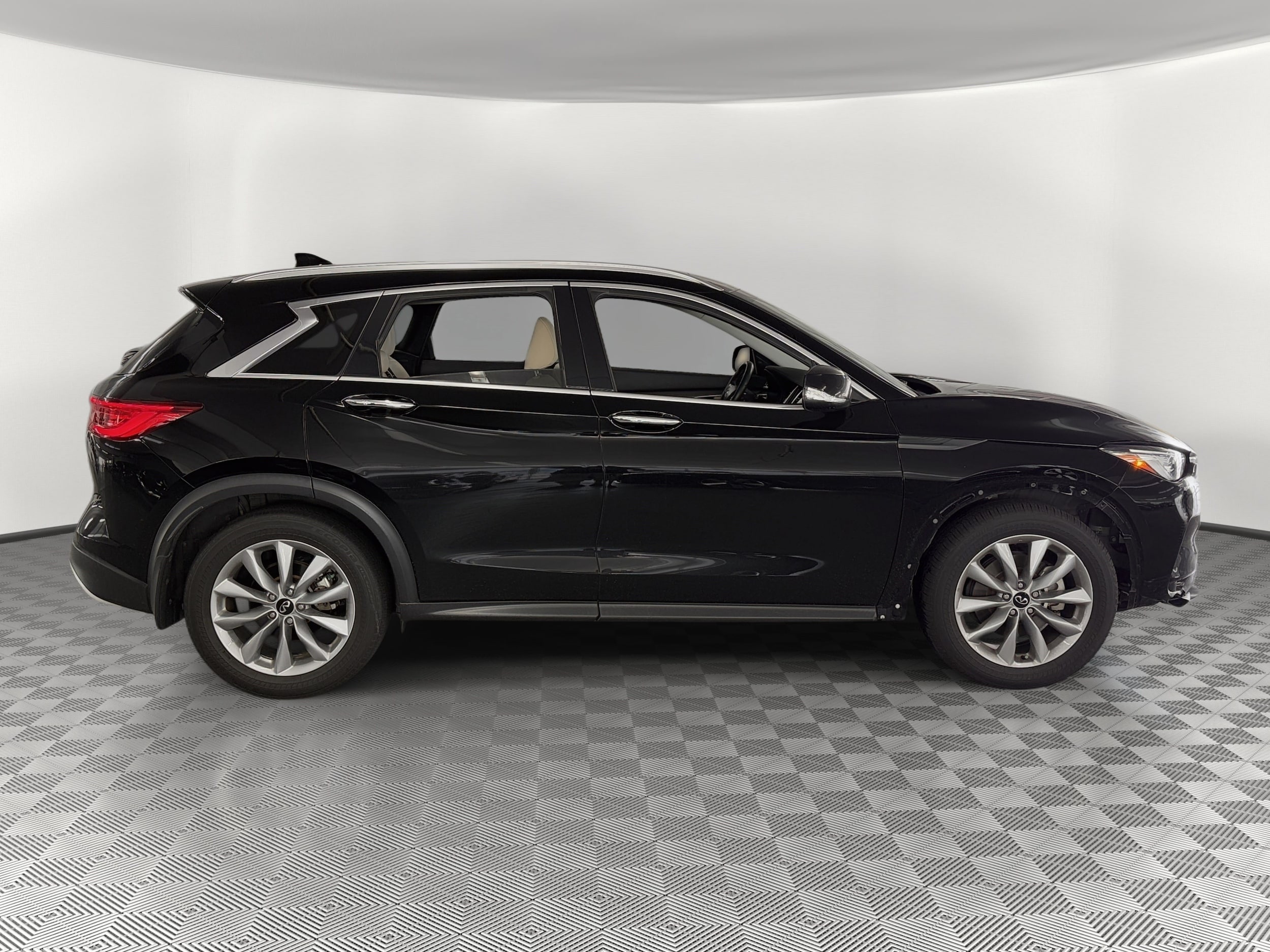 QX50 LUXE SUV