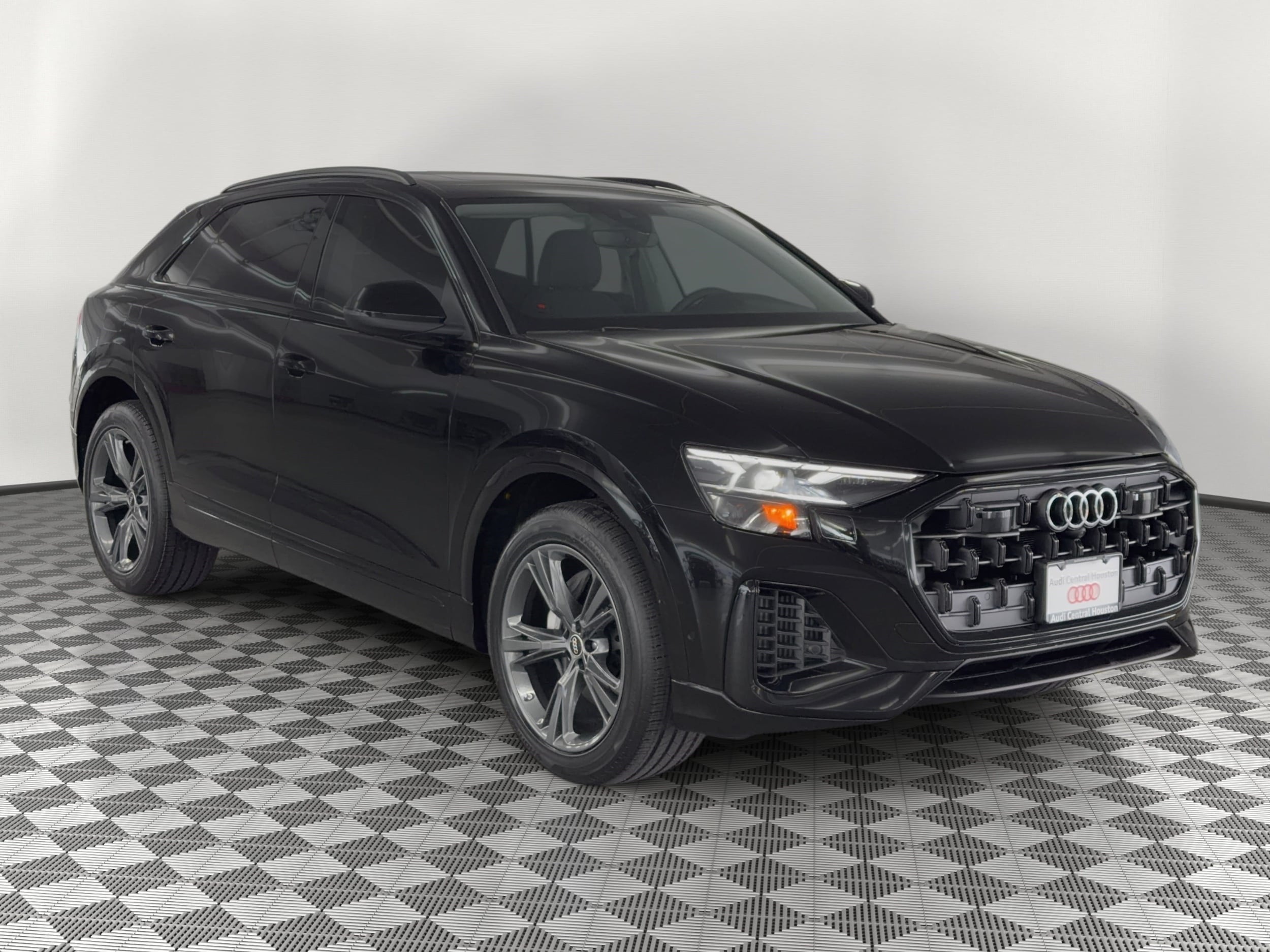 Q8 Premium SUV