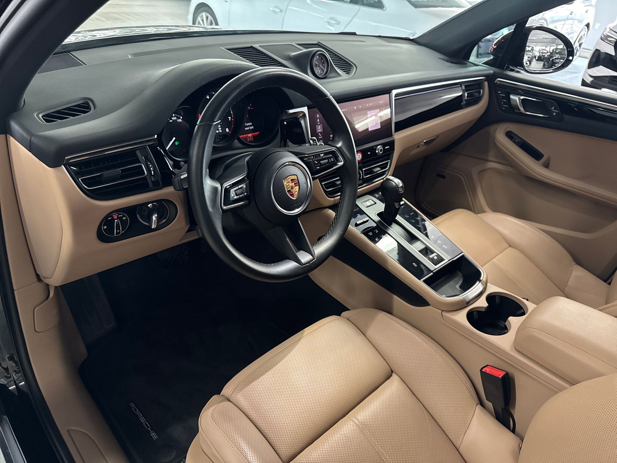 2024 Porsche Macan T photo 3