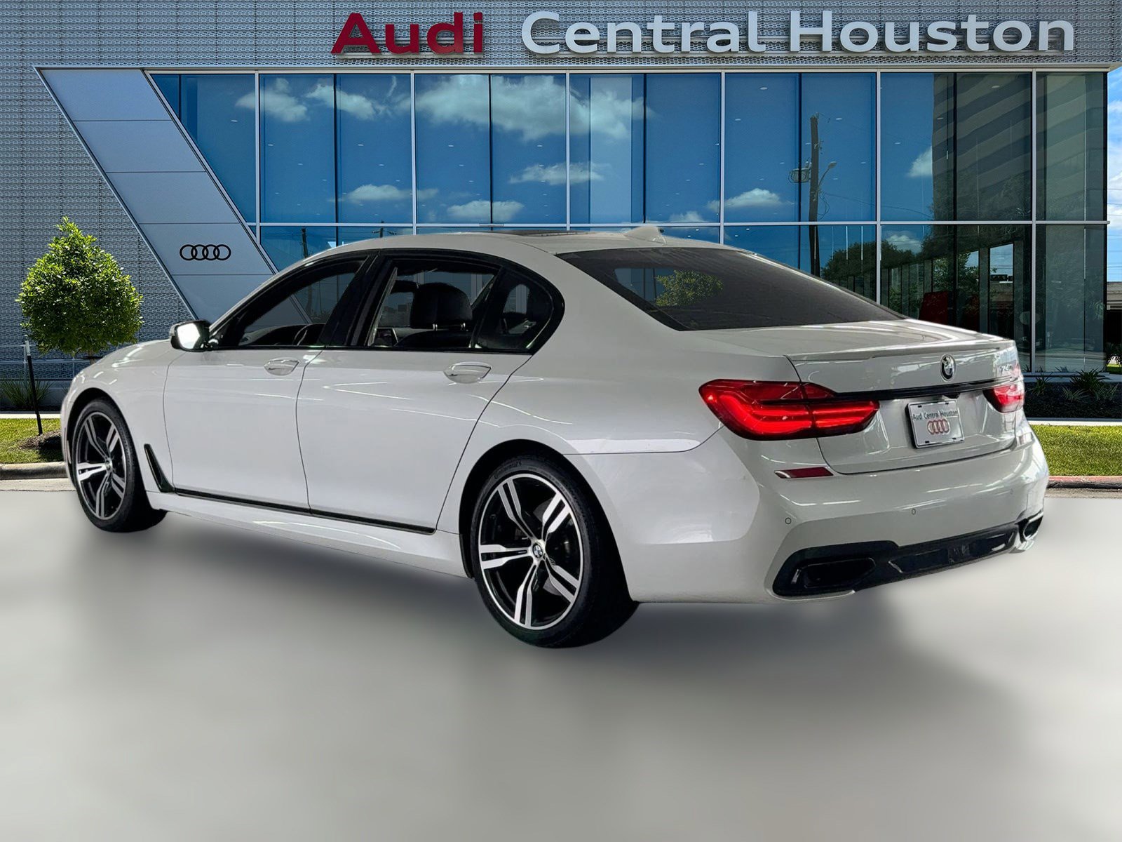 2019 Bmw 740i Sedan photo 3