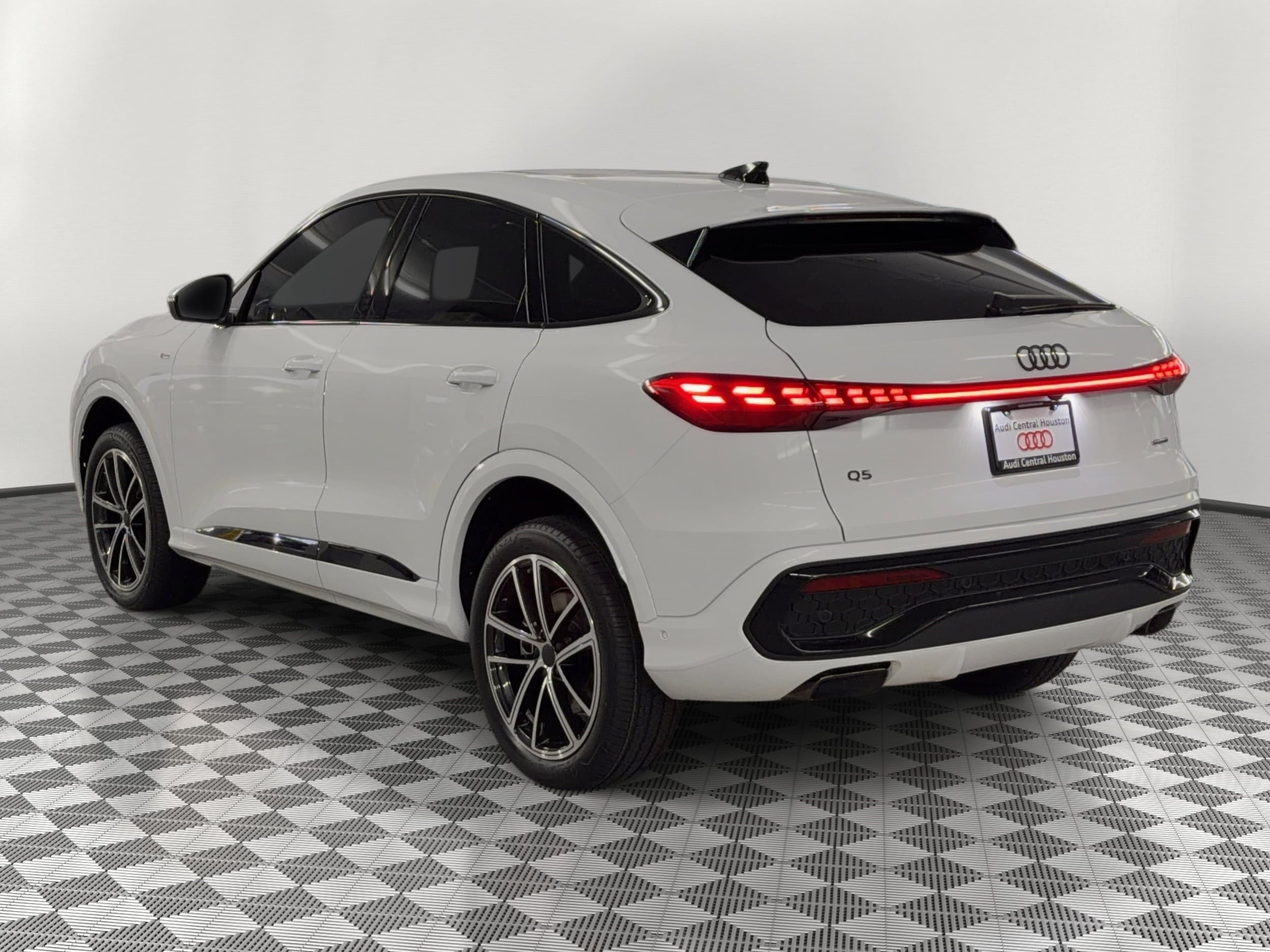 Q5 Sportback Premium Plus SUV