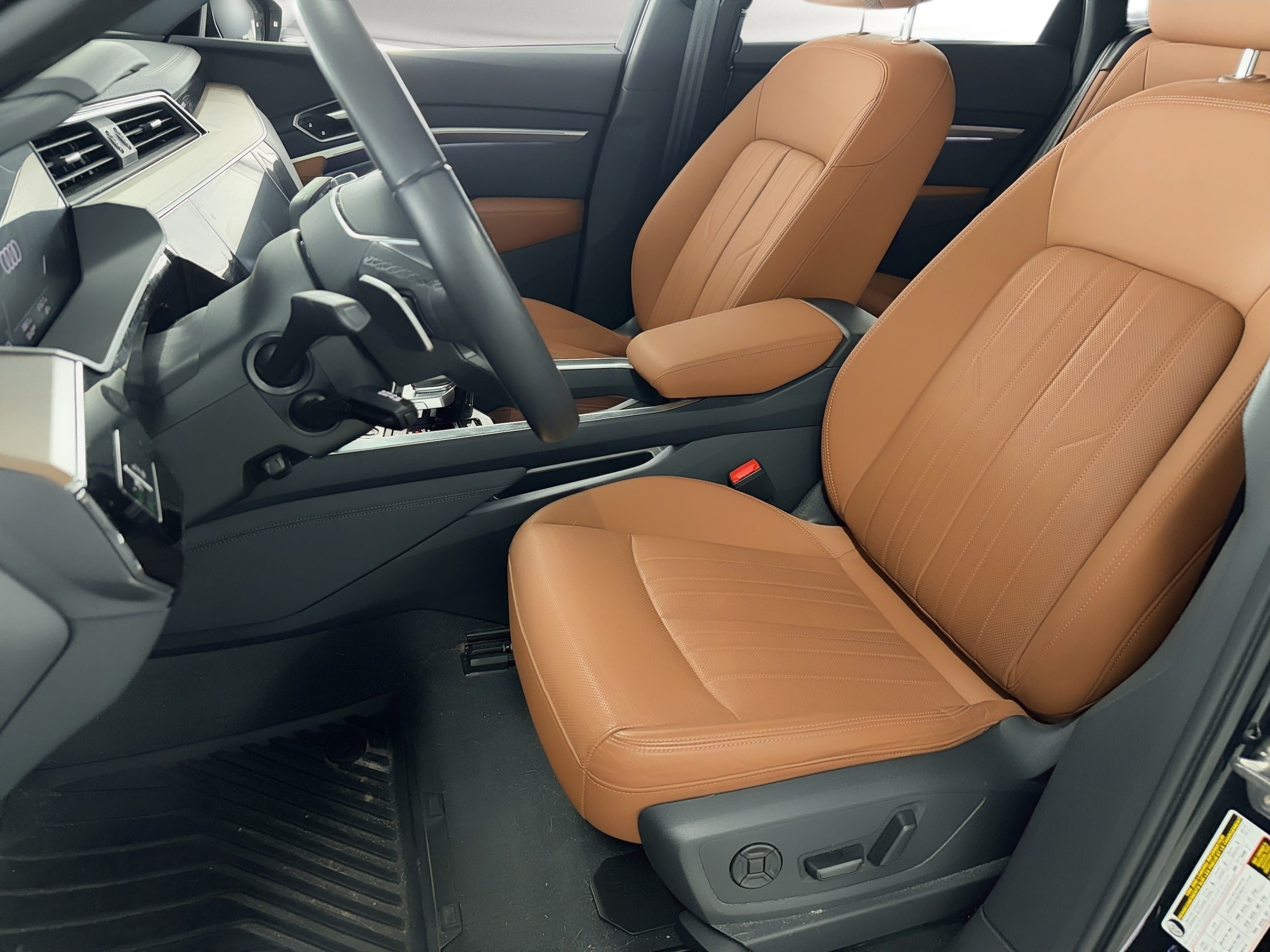 Q8 E-tron Premium Plus SUV
