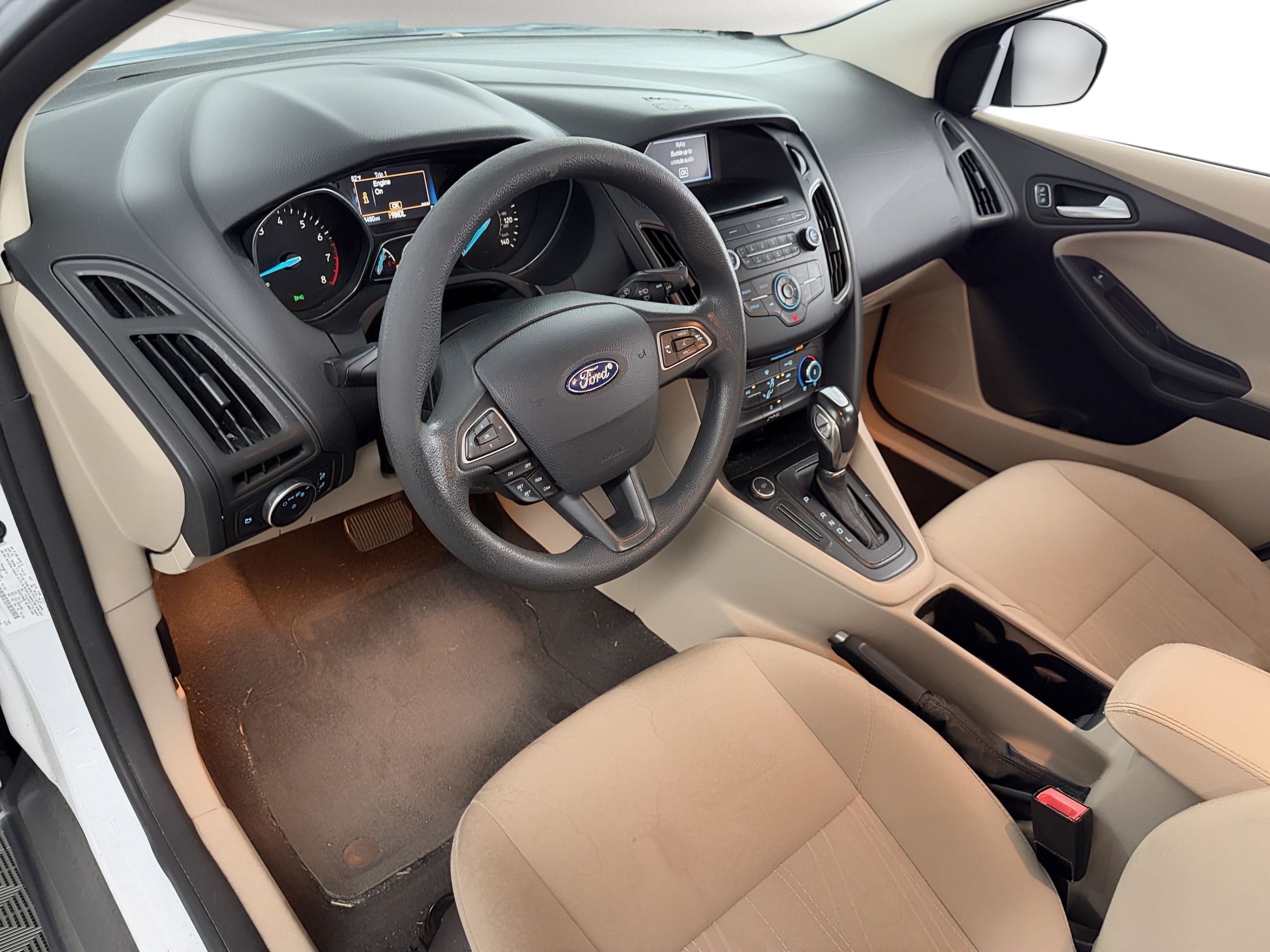 Focus SE Sedan