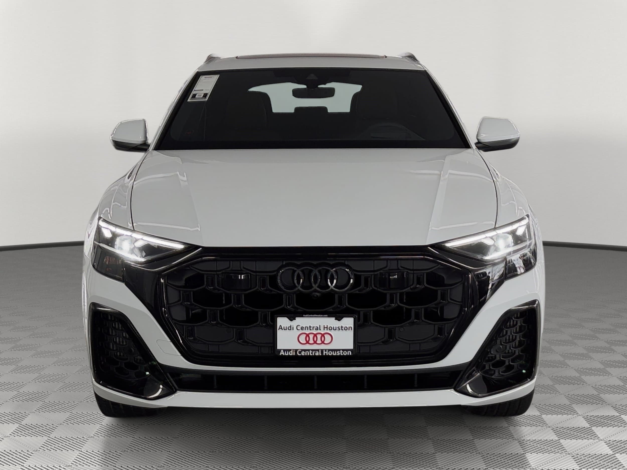Q8 Prestige SUV