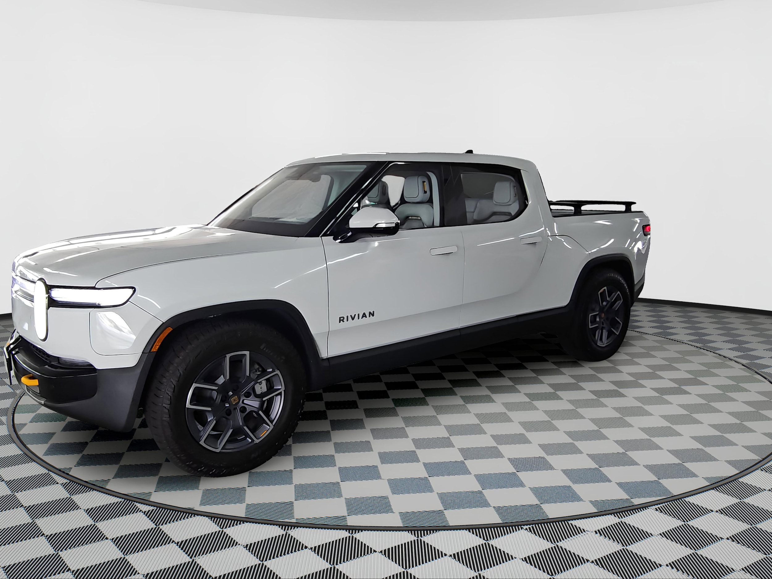 Used 2025 Rivian R1T Adventure with VIN 7FCTGBAA4SN035586 for sale in Houston, TX