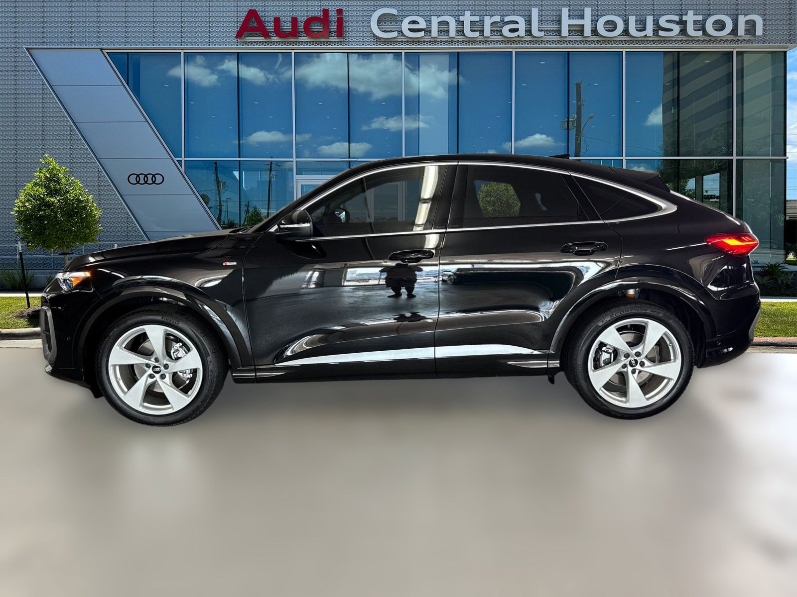 2025 Audi Q5 2.0T Prestige photo 2